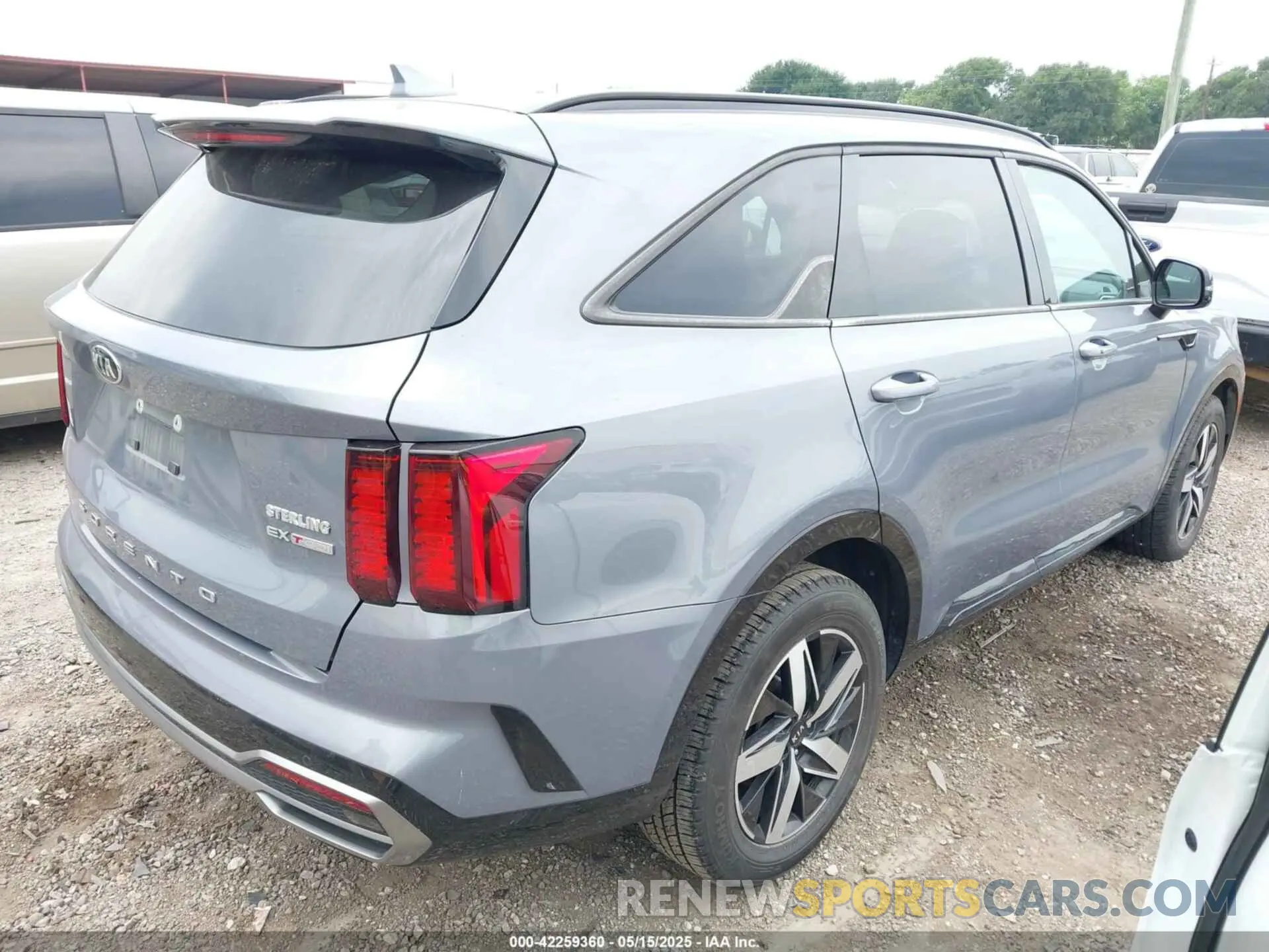 4 Photograph of a damaged car 5XYRH4LF6MG031504 KIA SORENTO 2021