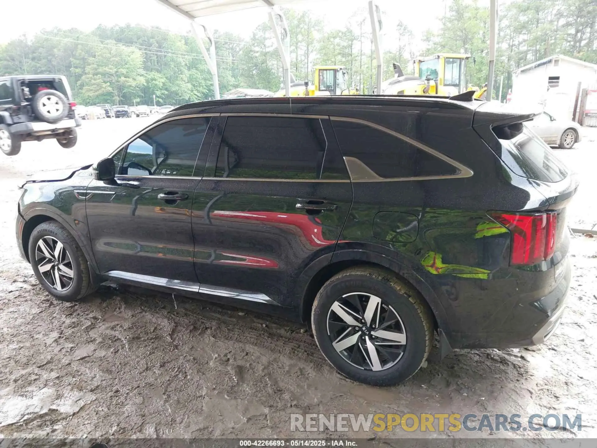 14 Photograph of a damaged car 5XYRH4LF8MG035053 KIA SORENTO 2021