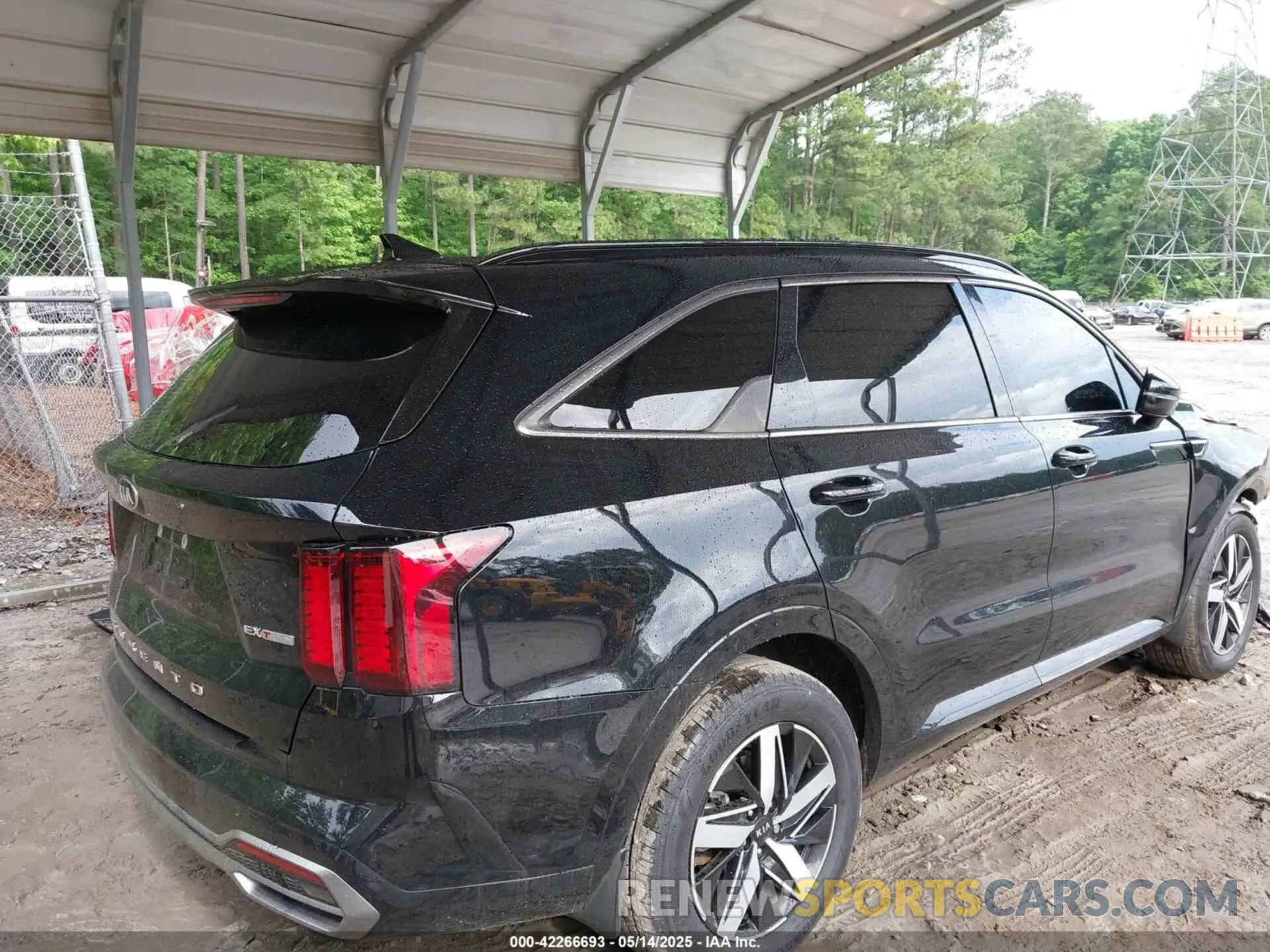 4 Photograph of a damaged car 5XYRH4LF8MG035053 KIA SORENTO 2021