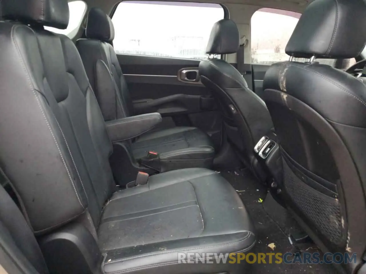 10 Photograph of a damaged car 5XYRHDLF3MG045750 KIA SORENTO 2021