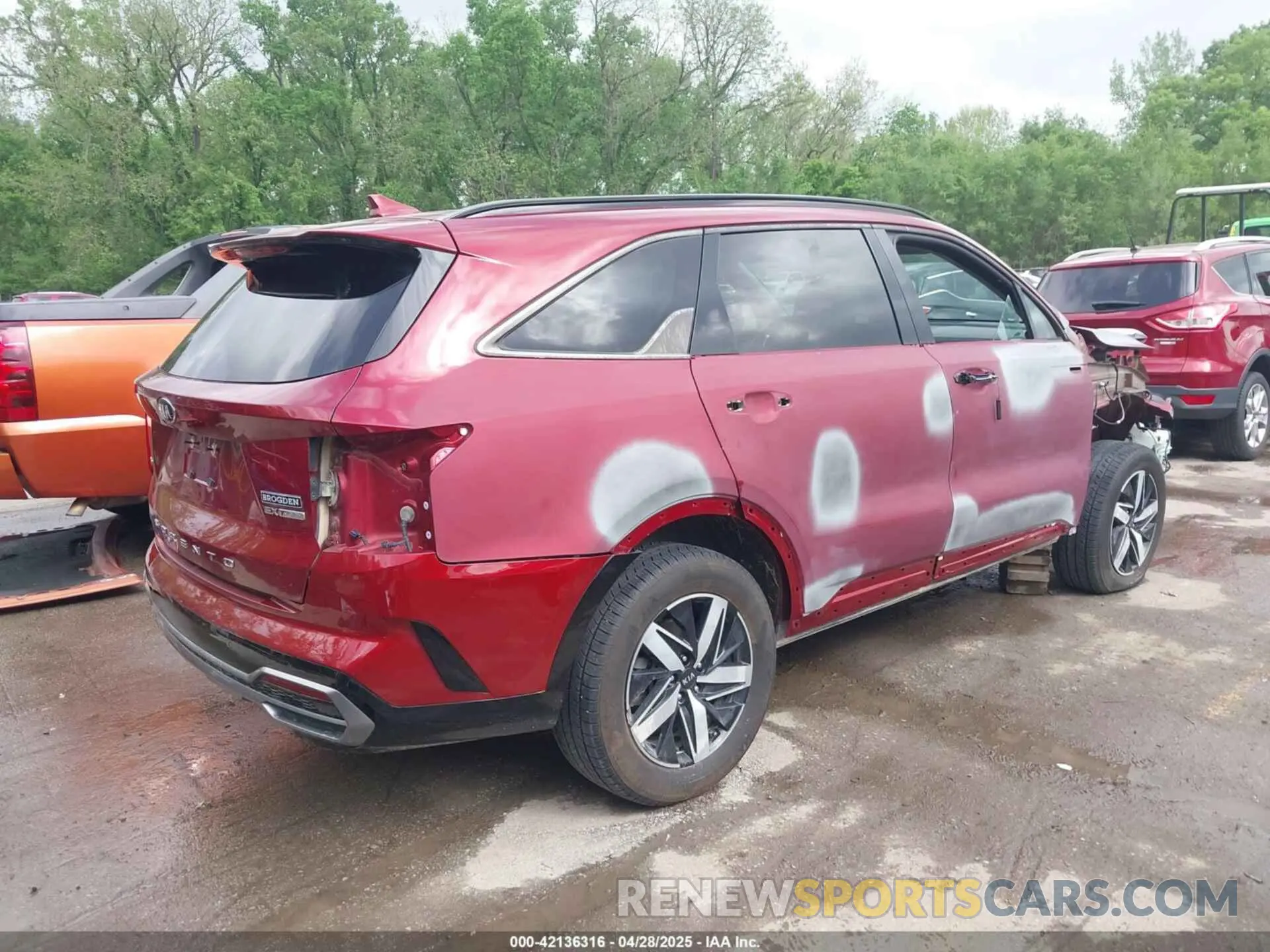 4 Photograph of a damaged car 5XYRHDLF6MG063000 KIA SORENTO 2021