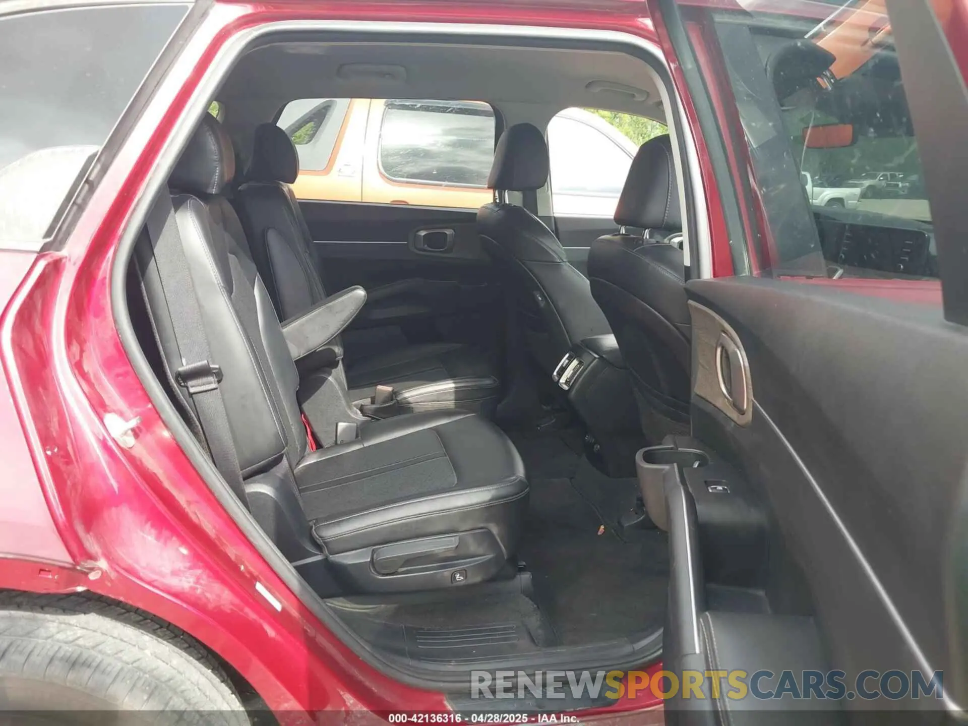 8 Photograph of a damaged car 5XYRHDLF6MG063000 KIA SORENTO 2021
