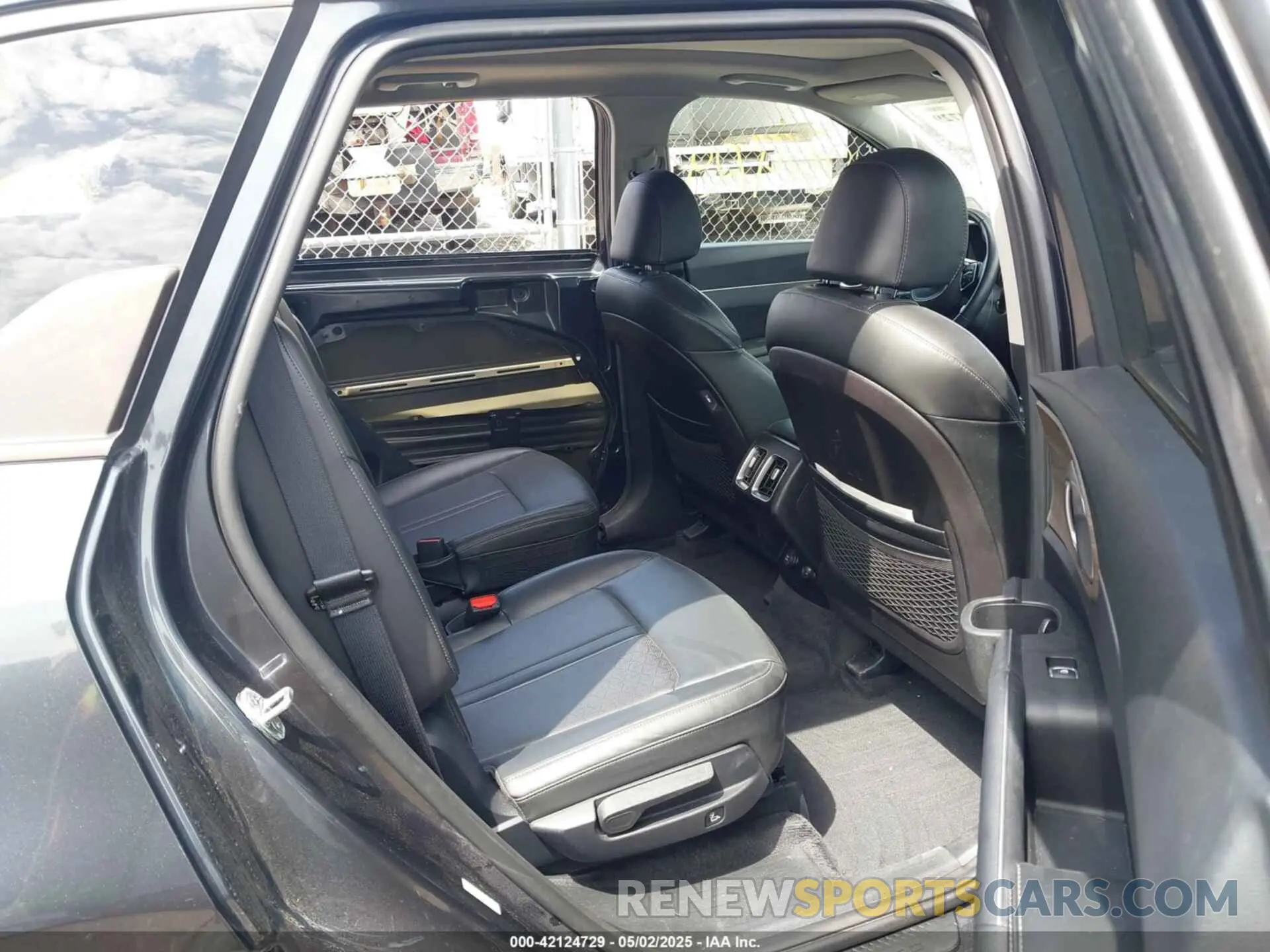 8 Photograph of a damaged car 5XYRHDLF7MG058307 KIA SORENTO 2021