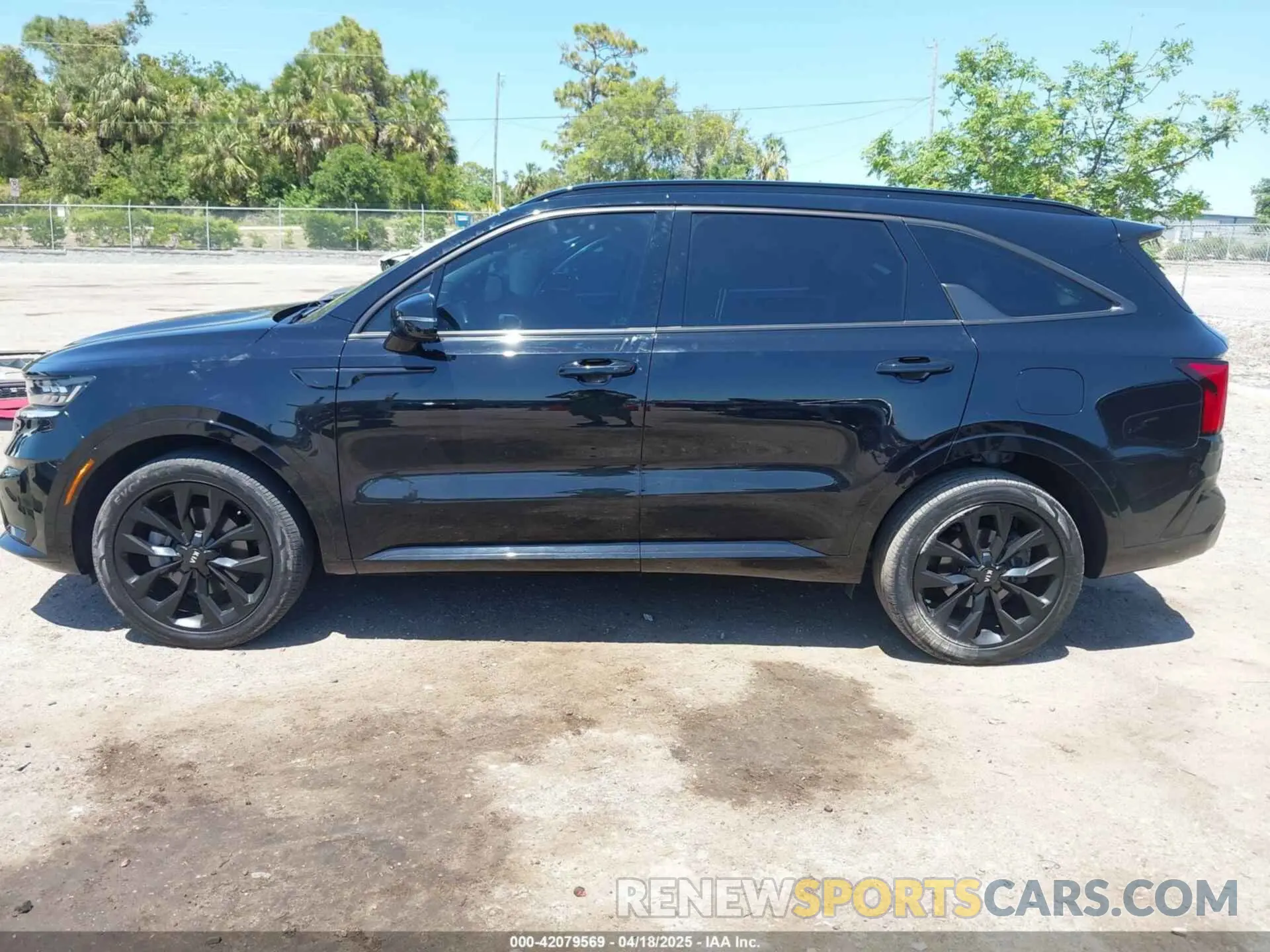 14 Photograph of a damaged car 5XYRK4LF1MG035297 KIA SORENTO 2021