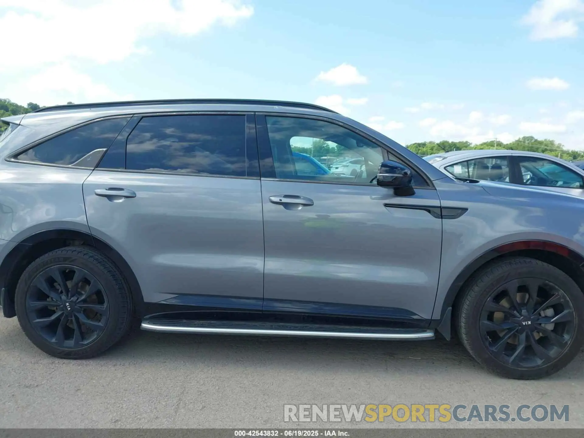 13 Photograph of a damaged car 5XYRK4LF2MG032960 KIA SORENTO 2021