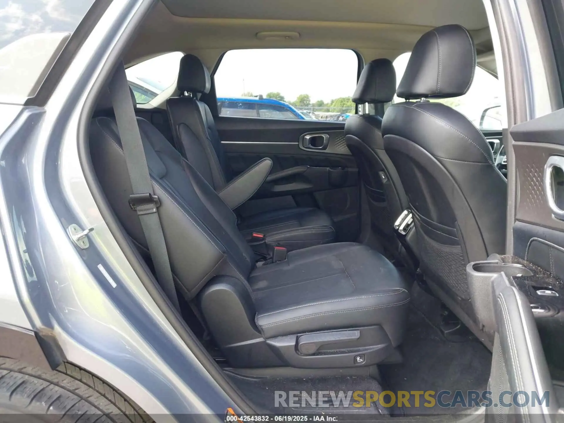 8 Photograph of a damaged car 5XYRK4LF2MG032960 KIA SORENTO 2021