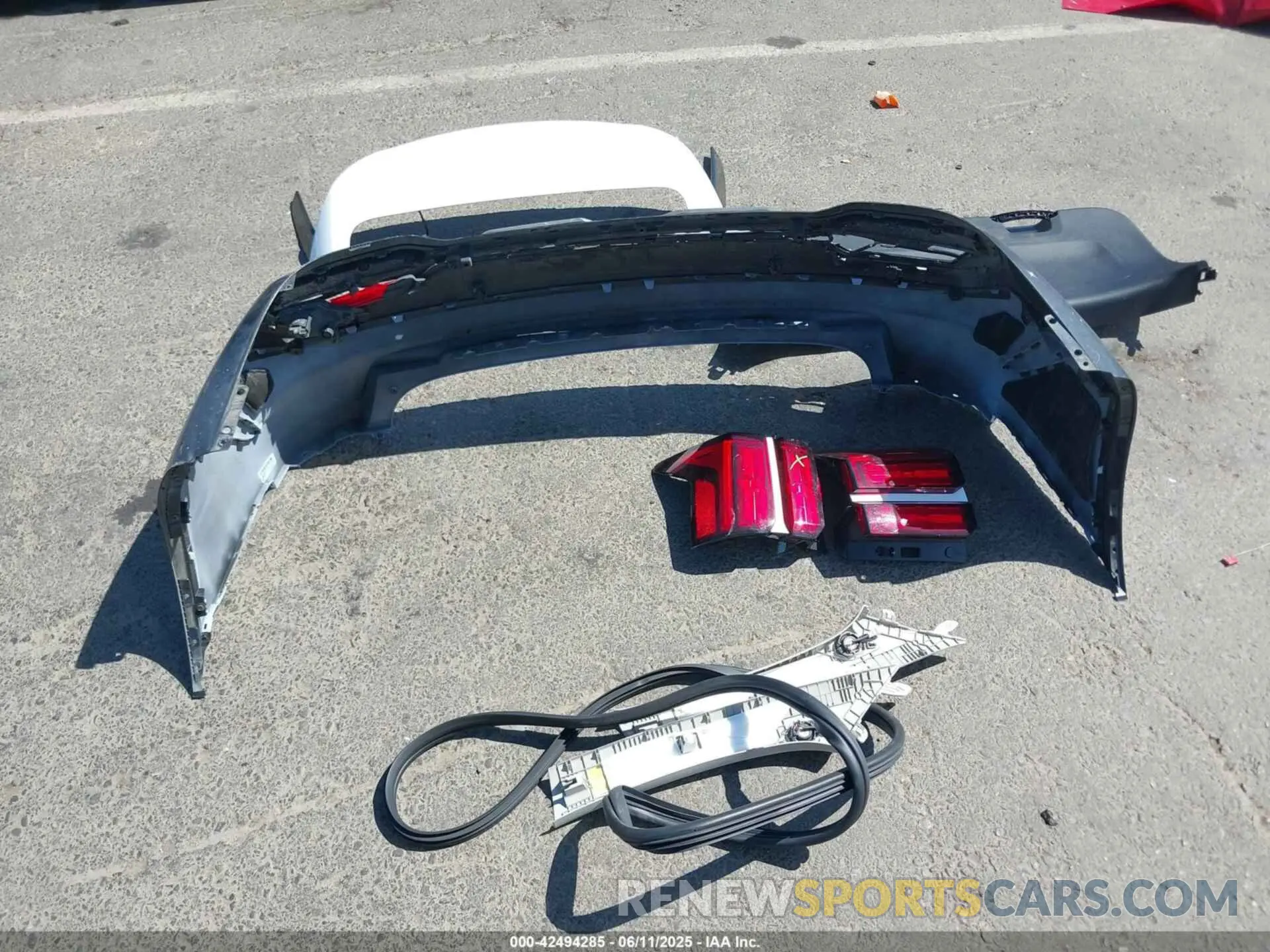 12 Photograph of a damaged car 5XYRK4LF2MG059642 KIA SORENTO 2021