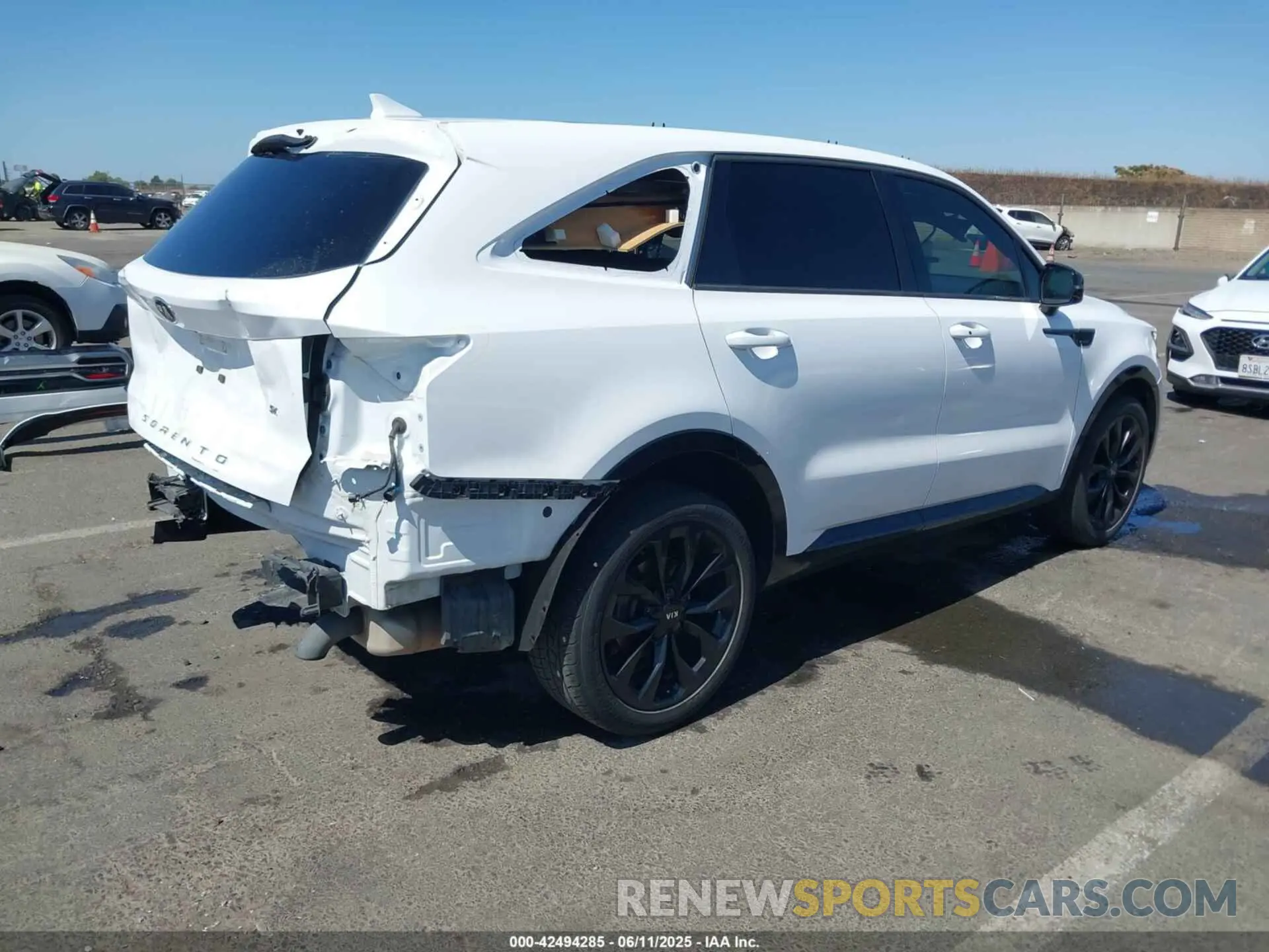4 Photograph of a damaged car 5XYRK4LF2MG059642 KIA SORENTO 2021