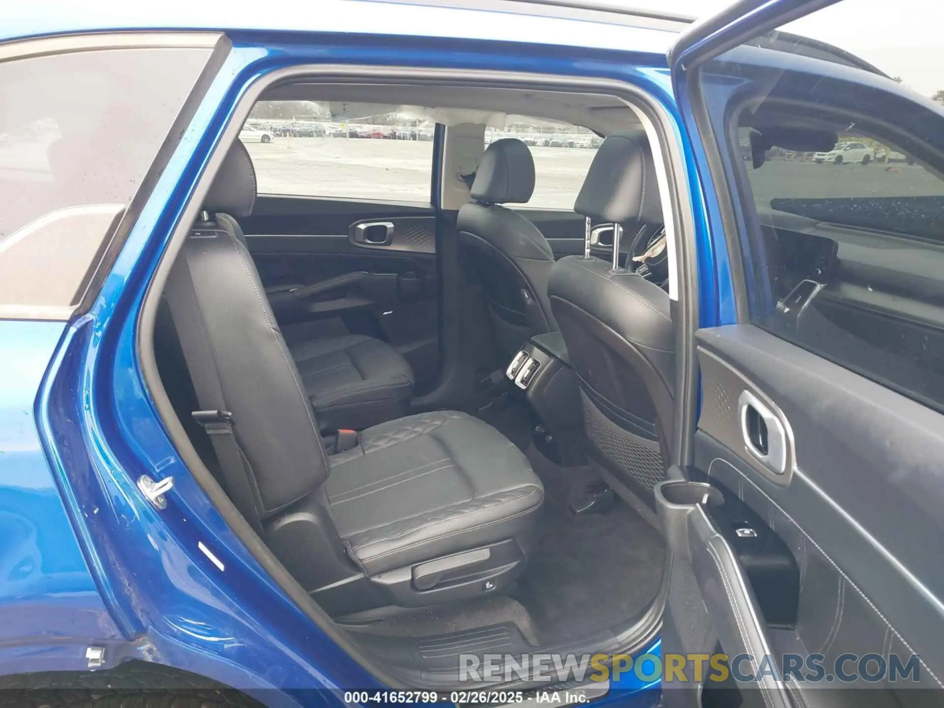 8 Photograph of a damaged car 5XYRK4LF3MG059617 KIA SORENTO 2021