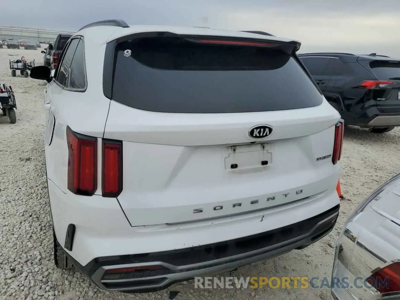 6 Photograph of a damaged car 5XYRK4LF5MG013948 KIA SORENTO 2021