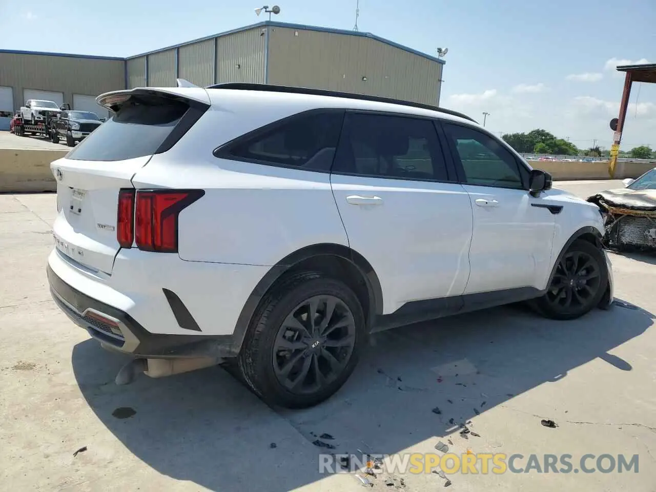3 Photograph of a damaged car 5XYRK4LF5MG025002 KIA SORENTO 2021