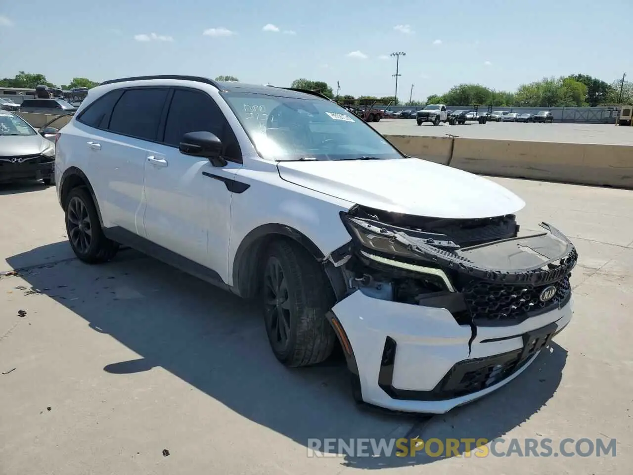 4 Photograph of a damaged car 5XYRK4LF5MG025002 KIA SORENTO 2021