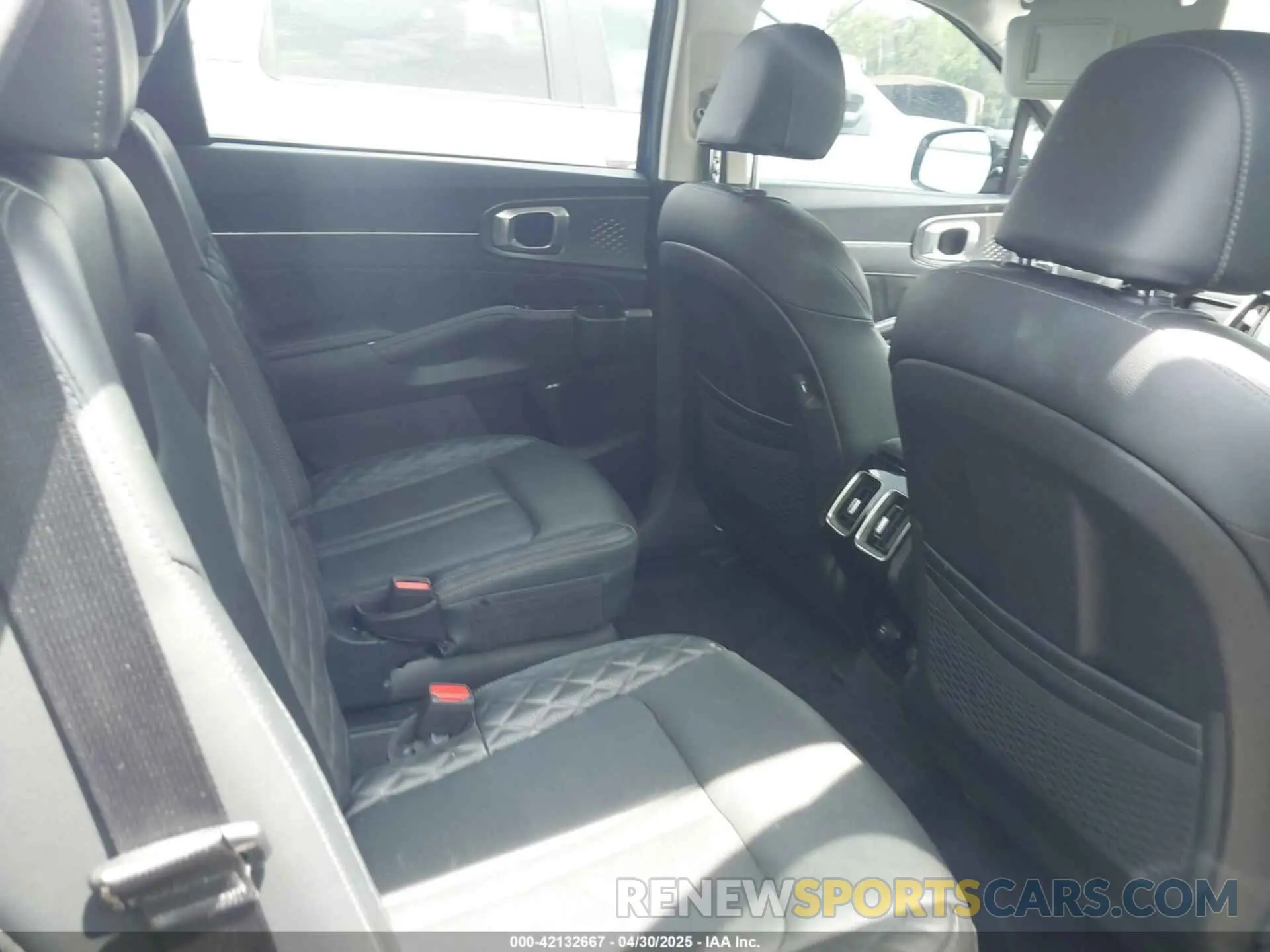 8 Photograph of a damaged car 5XYRK4LF5MG028384 KIA SORENTO 2021