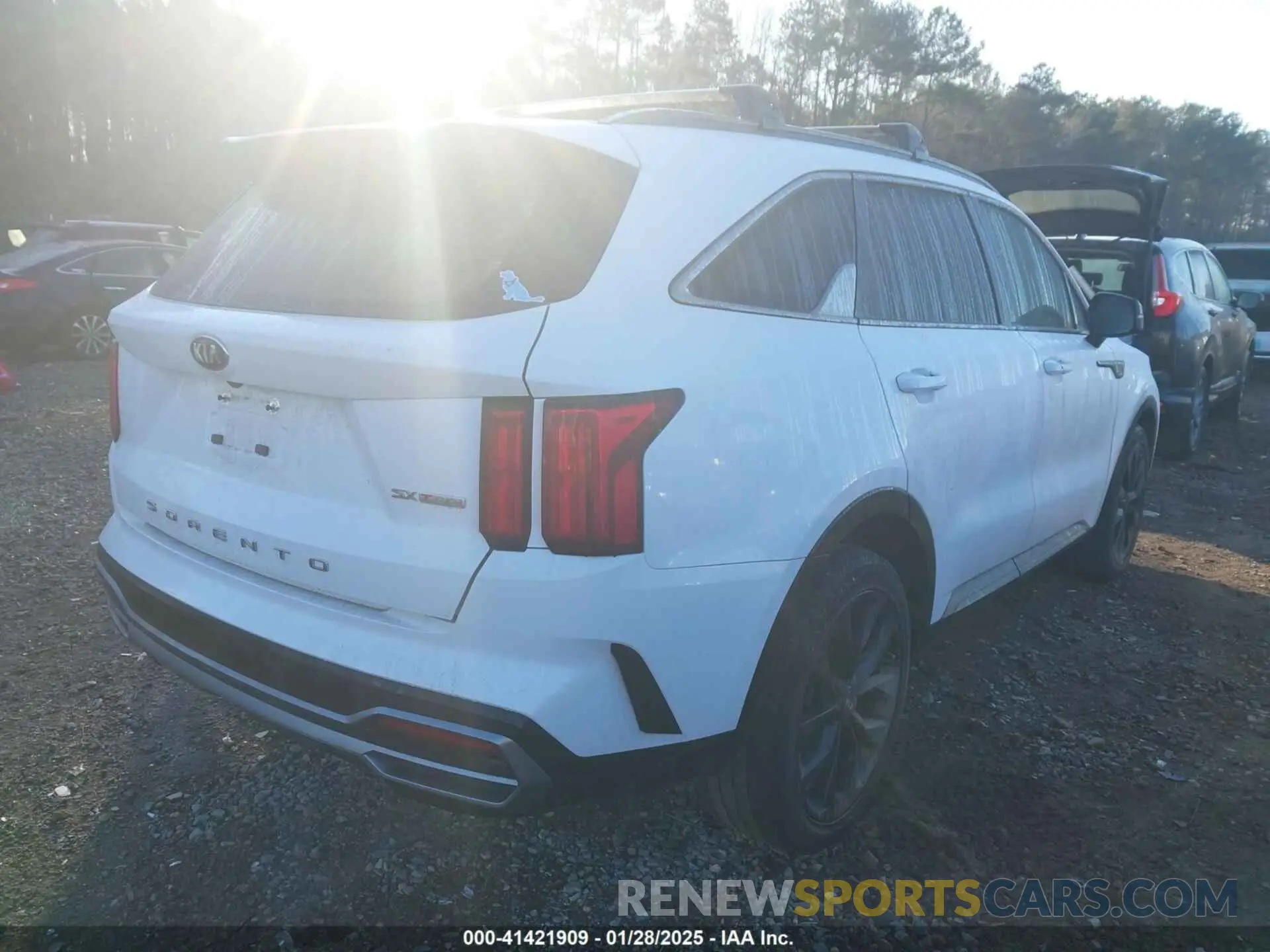 4 Photograph of a damaged car 5XYRK4LF6MG065315 KIA SORENTO 2021