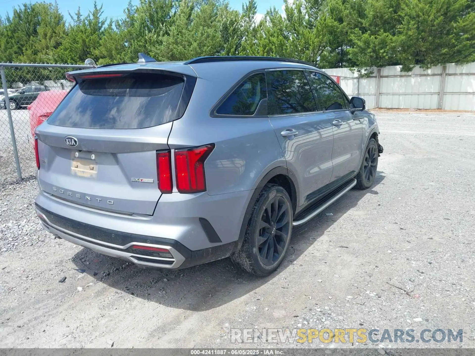 4 Photograph of a damaged car 5XYRK4LF7MG037510 KIA SORENTO 2021
