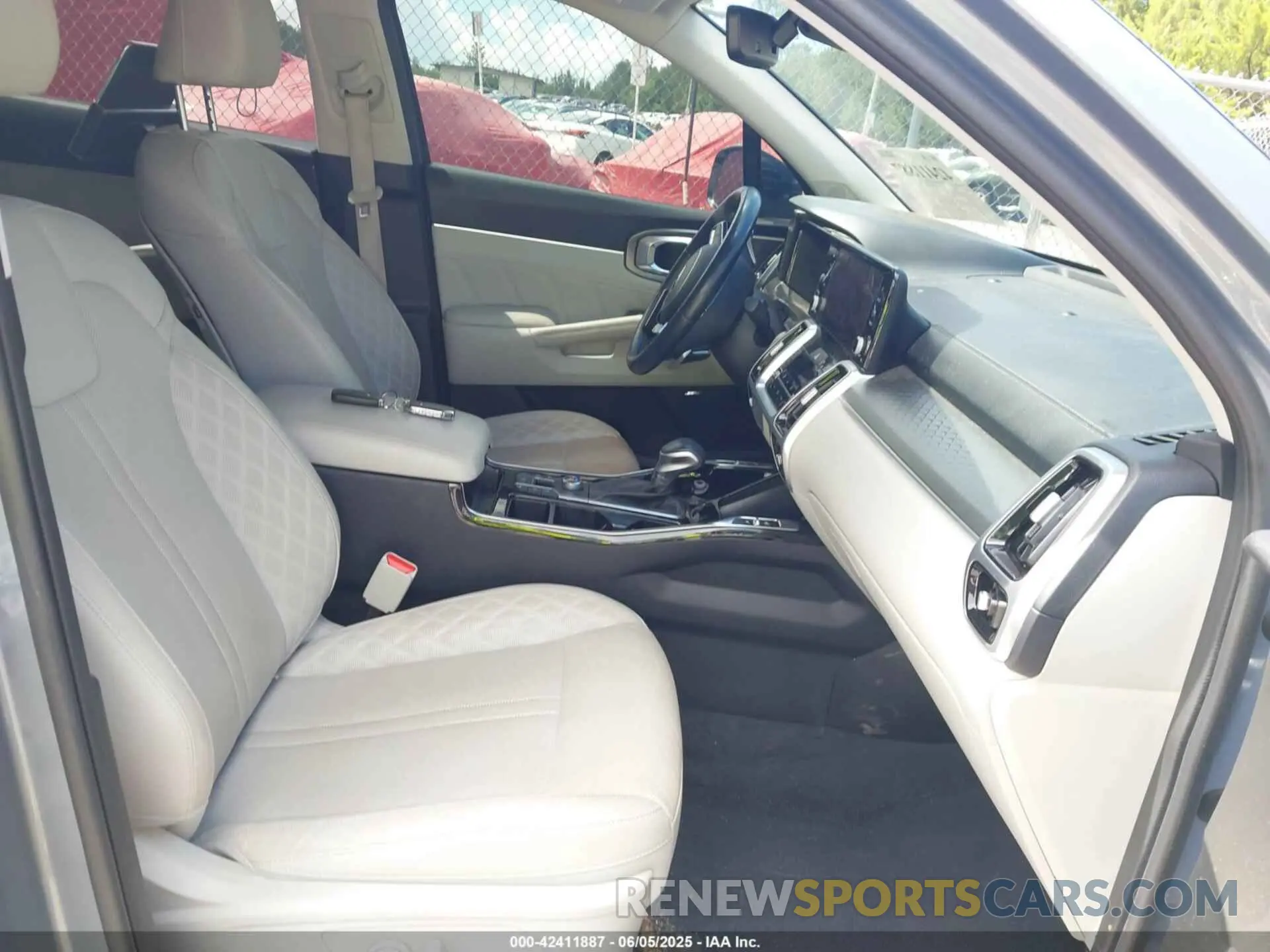 5 Photograph of a damaged car 5XYRK4LF7MG037510 KIA SORENTO 2021