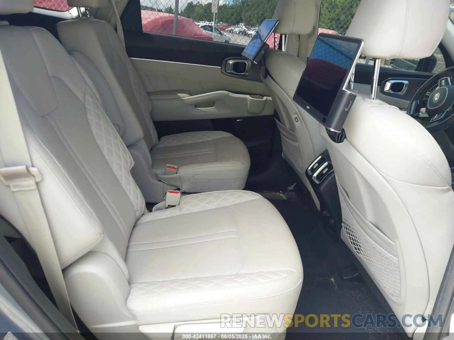 8 Photograph of a damaged car 5XYRK4LF7MG037510 KIA SORENTO 2021