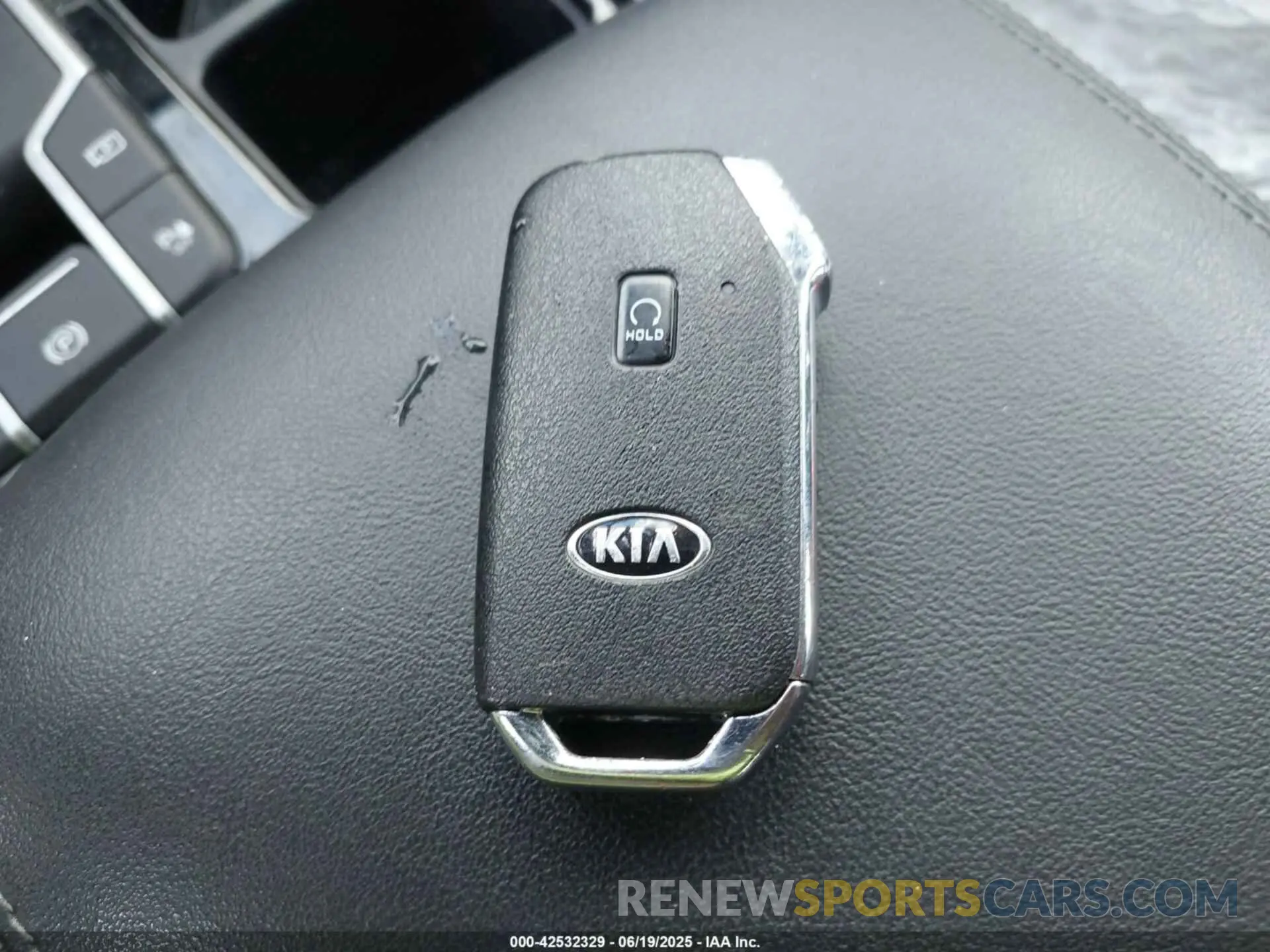 11 Photograph of a damaged car 5XYRK4LF8MG036124 KIA SORENTO 2021