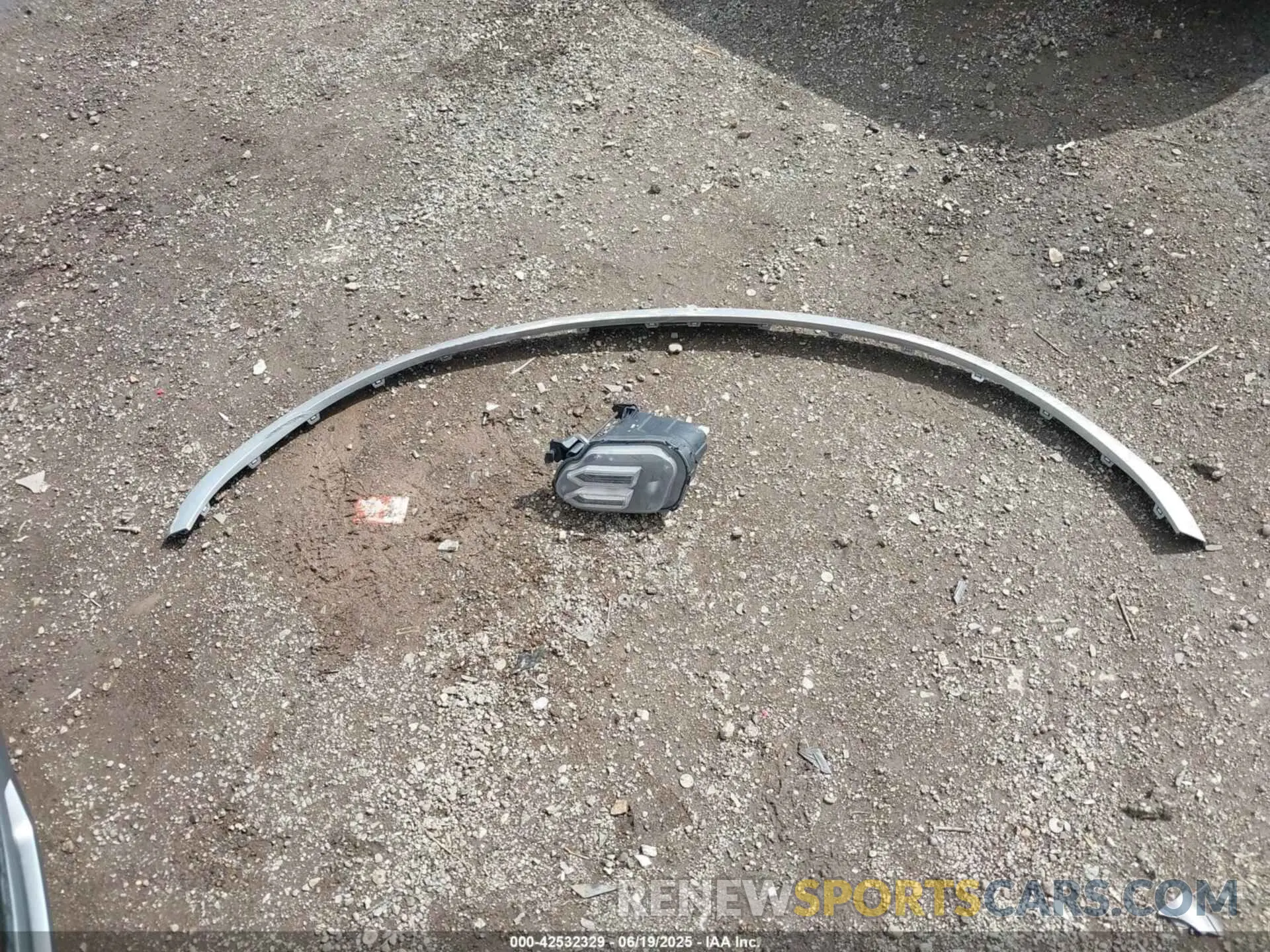 12 Photograph of a damaged car 5XYRK4LF8MG036124 KIA SORENTO 2021