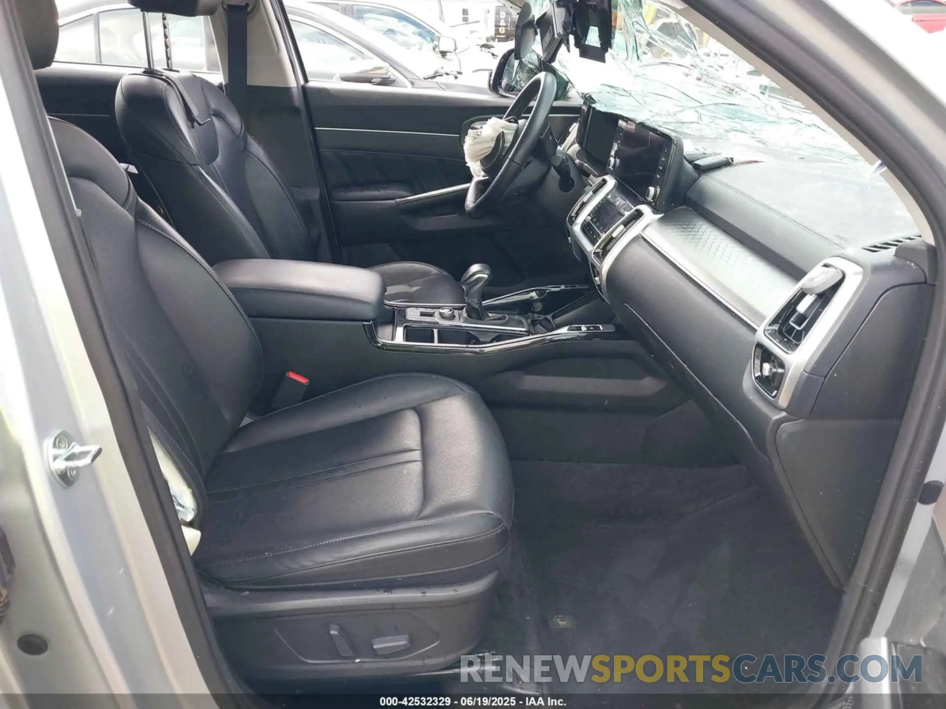 5 Photograph of a damaged car 5XYRK4LF8MG036124 KIA SORENTO 2021