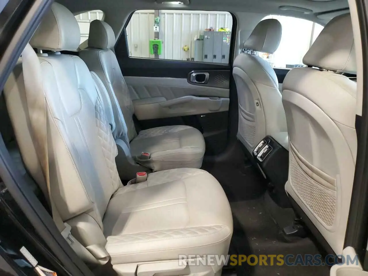 11 Photograph of a damaged car 5XYRK4LF9MG068015 KIA SORENTO 2021