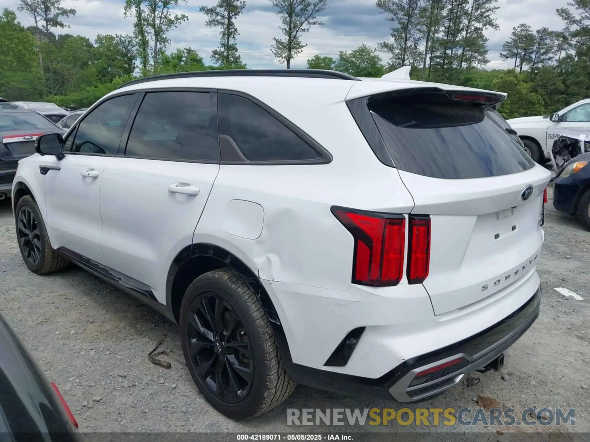 14 Photograph of a damaged car 5XYRK4LF9MG068631 KIA SORENTO 2021