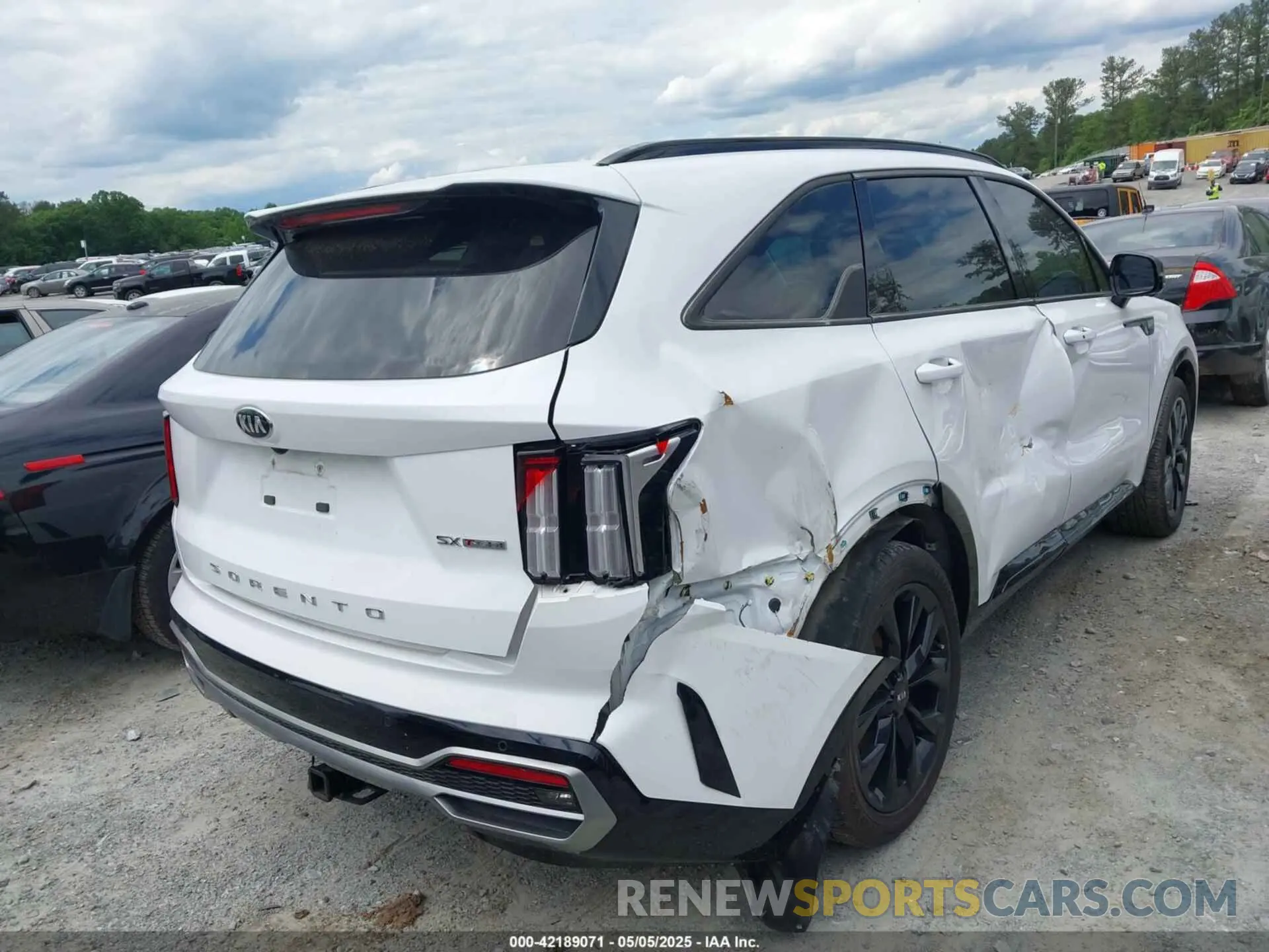 4 Photograph of a damaged car 5XYRK4LF9MG068631 KIA SORENTO 2021