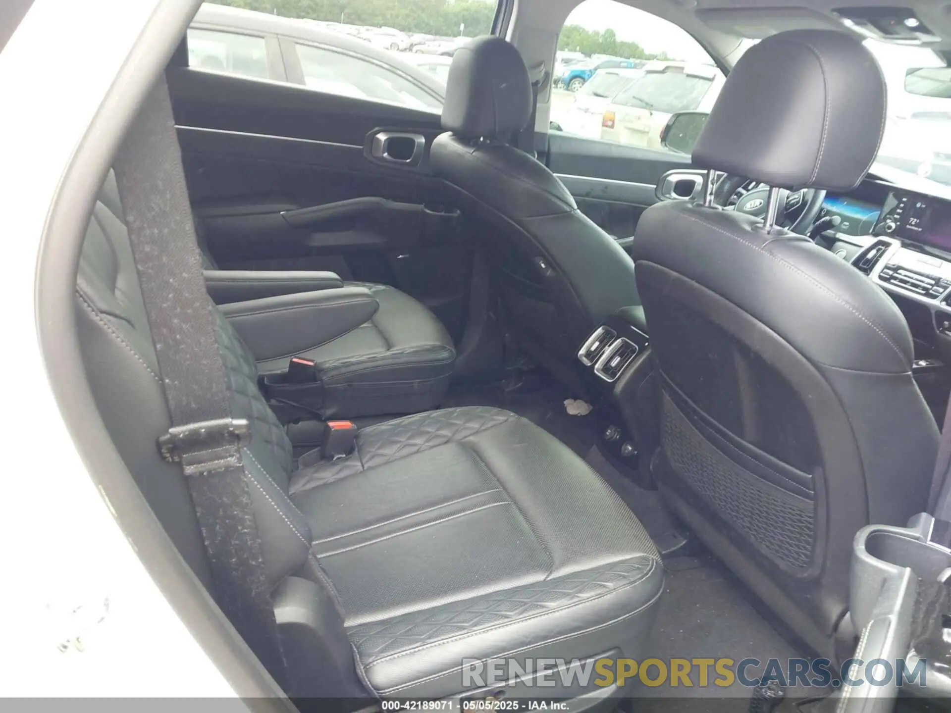 8 Photograph of a damaged car 5XYRK4LF9MG068631 KIA SORENTO 2021