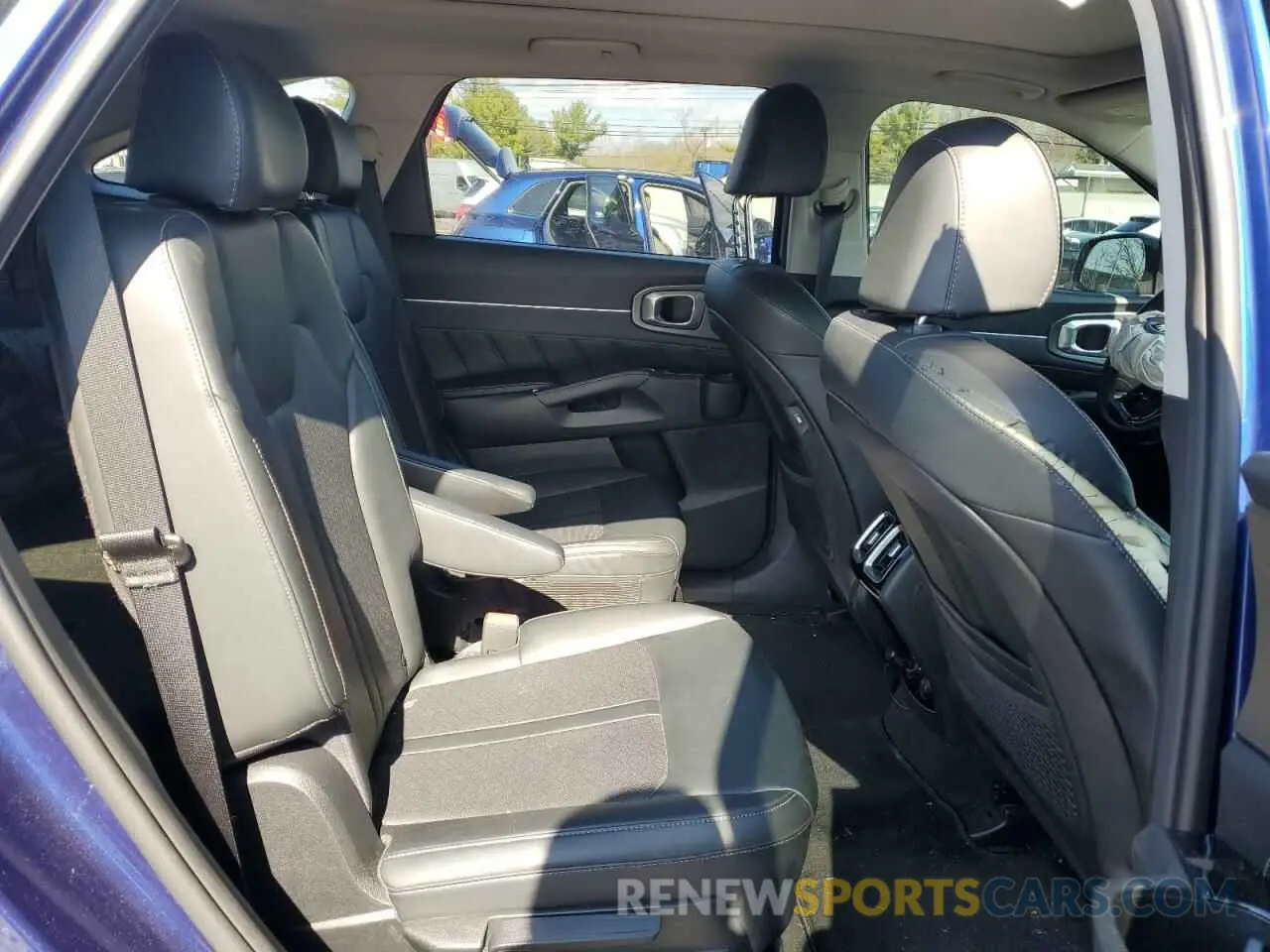 11 Photograph of a damaged car 5XYRKDLF2MG014720 KIA SORENTO 2021