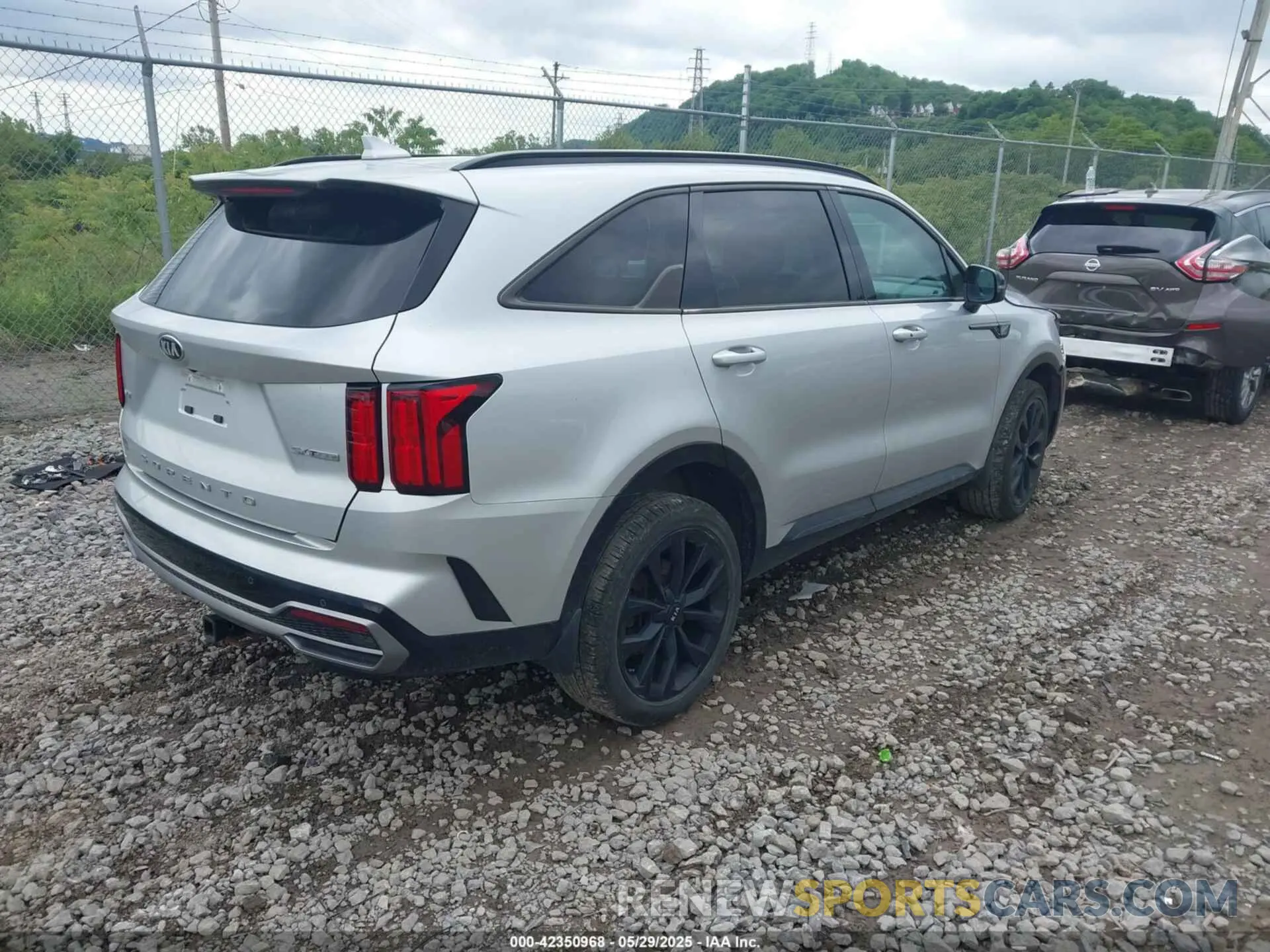 4 Photograph of a damaged car 5XYRKDLF2MG040721 KIA SORENTO 2021
