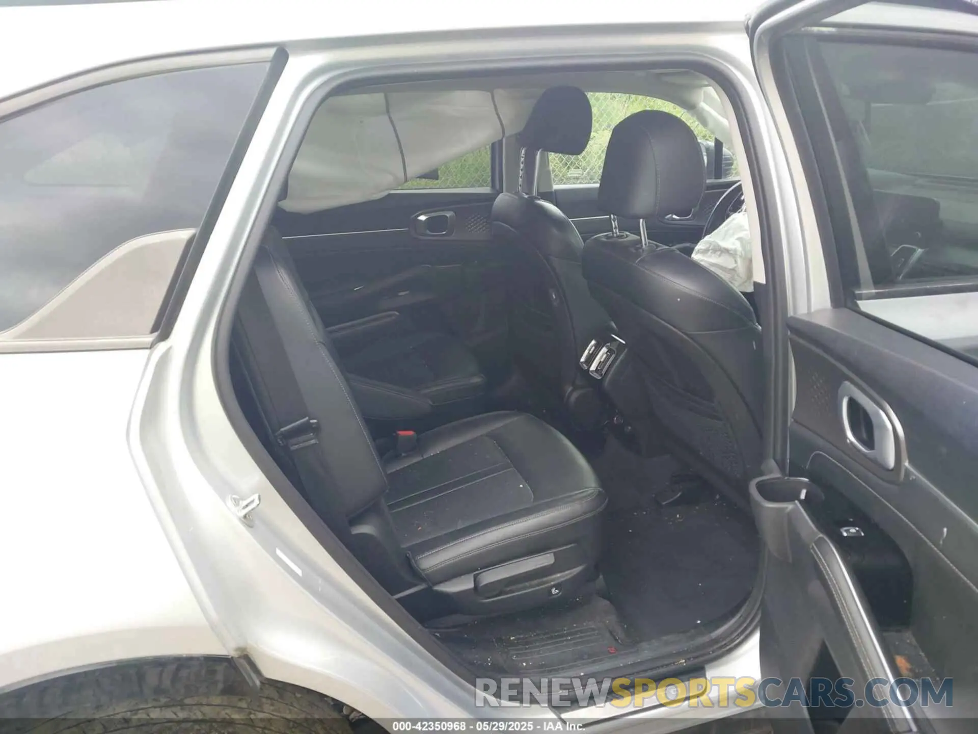 8 Photograph of a damaged car 5XYRKDLF2MG040721 KIA SORENTO 2021