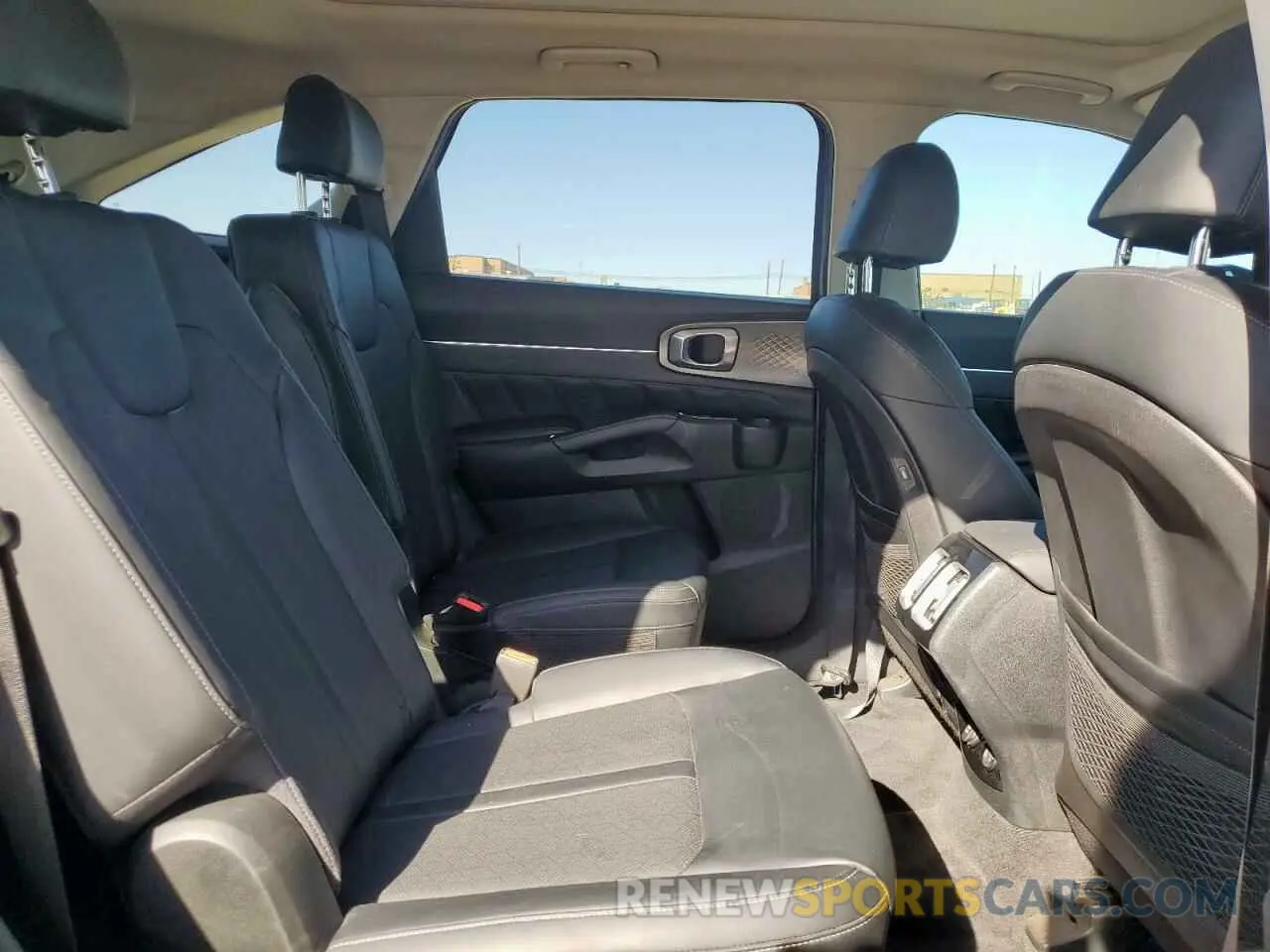 11 Photograph of a damaged car 5XYRKDLF3MG009719 KIA SORENTO 2021