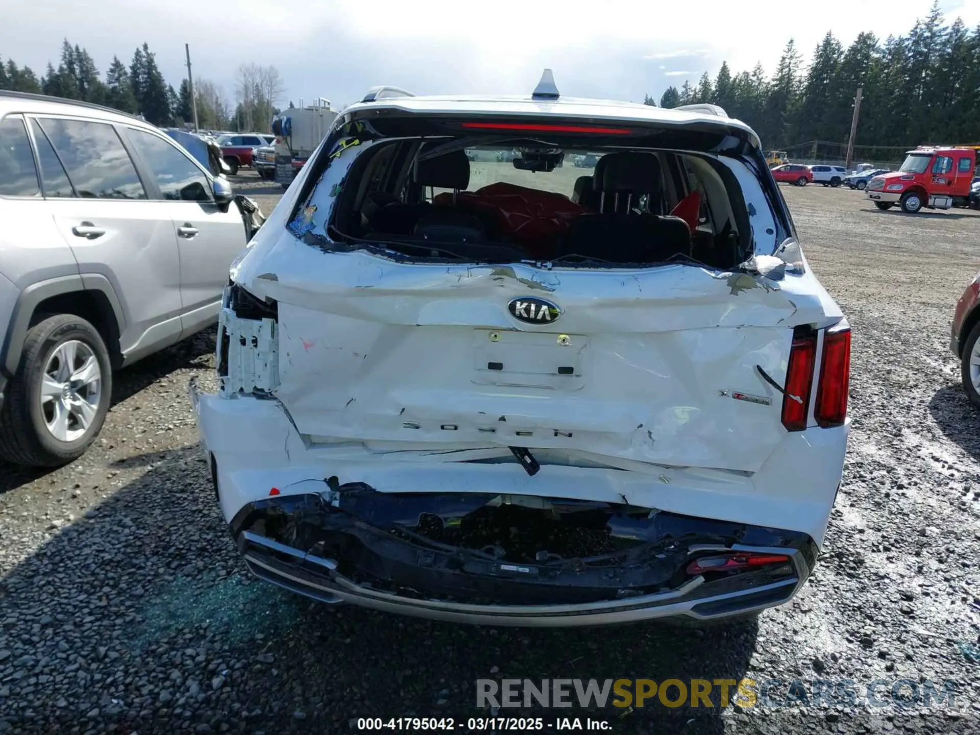 17 Photograph of a damaged car 5XYRKDLF5MG042916 KIA SORENTO 2021