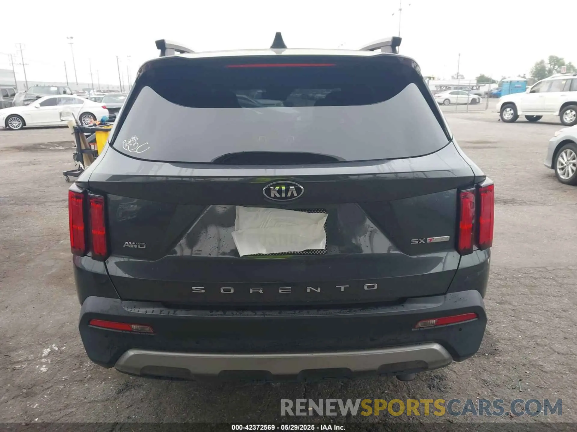 16 Photograph of a damaged car 5XYRKDLF7MG016494 KIA SORENTO 2021
