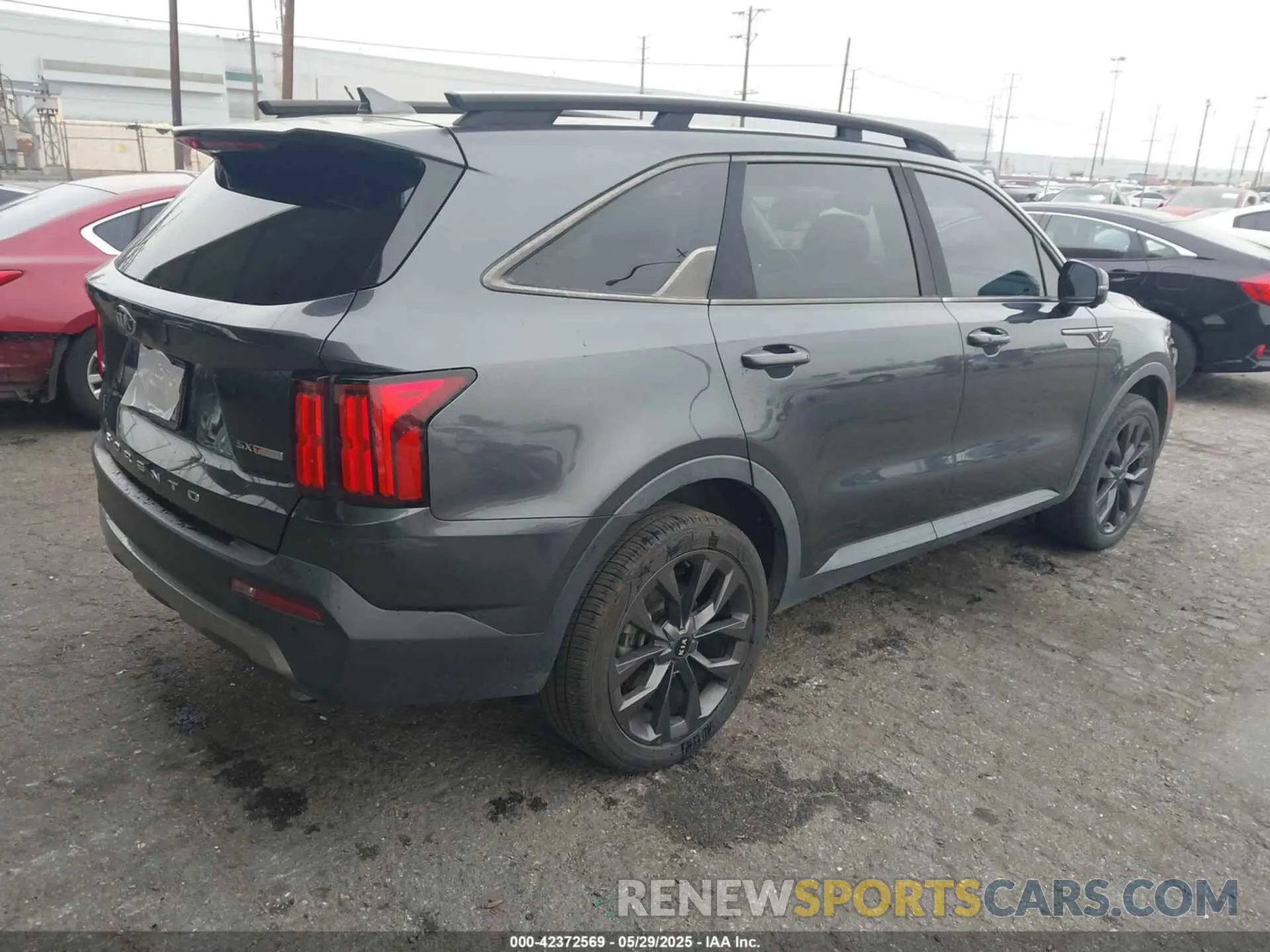 4 Photograph of a damaged car 5XYRKDLF7MG016494 KIA SORENTO 2021