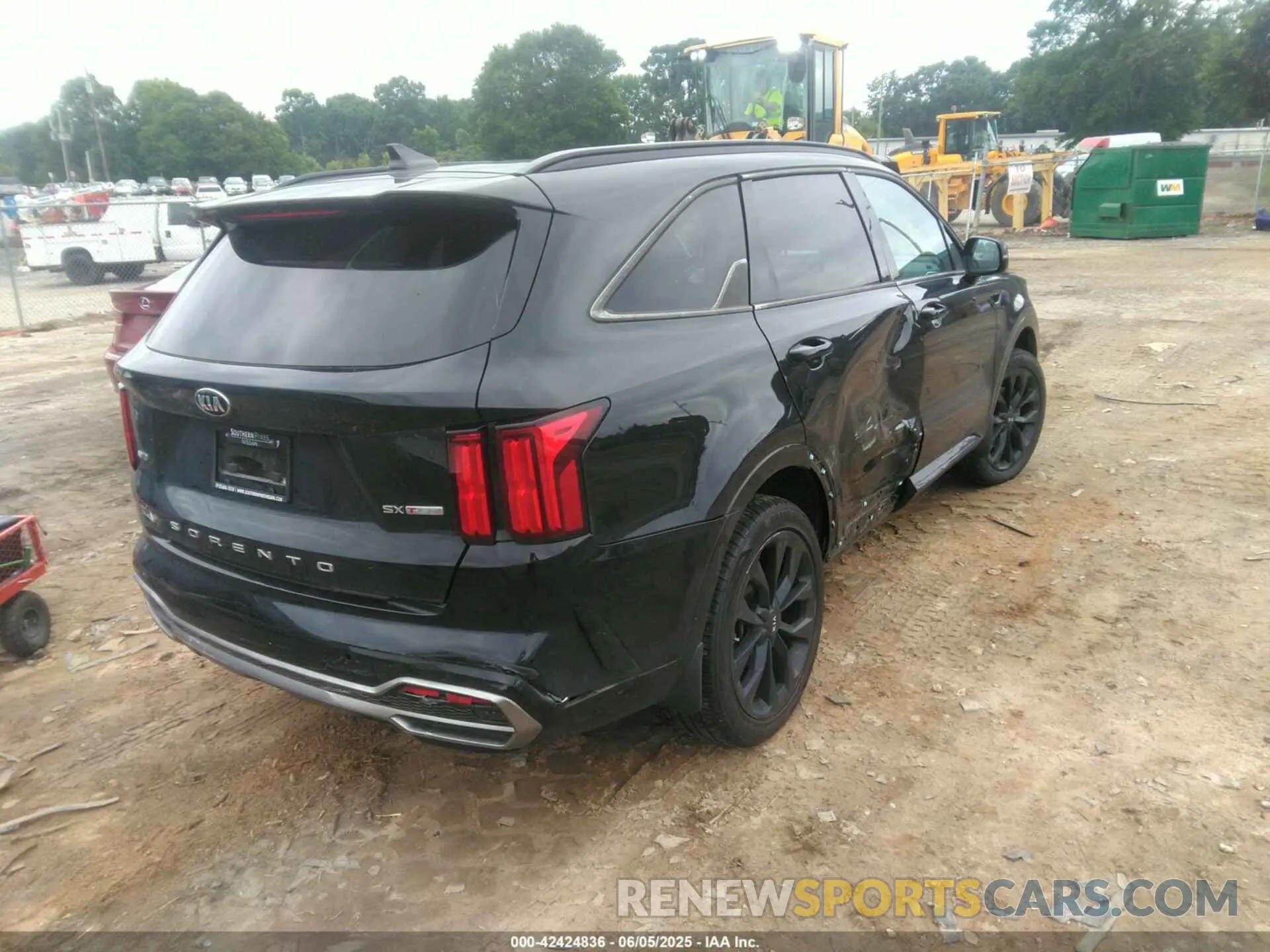 4 Photograph of a damaged car 5XYRKDLF8MG026547 KIA SORENTO 2021