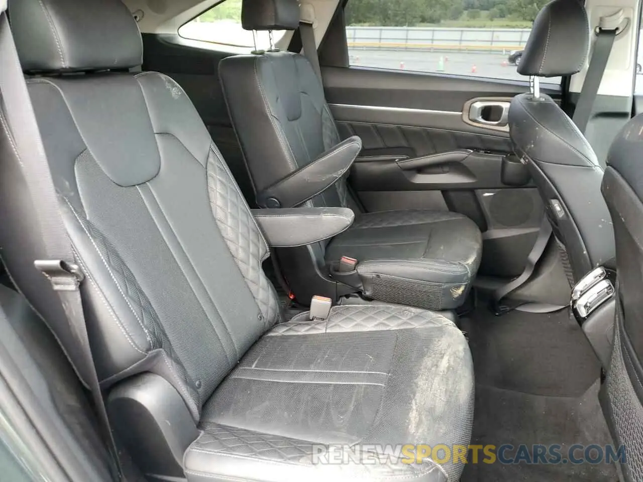 11 Photograph of a damaged car 5XYRKDLF9MG015718 KIA SORENTO 2021