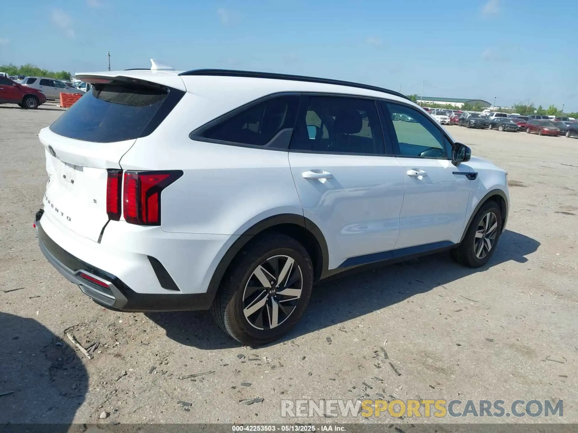 4 Photograph of a damaged car 5XYRL4LC1MG002786 KIA SORENTO 2021