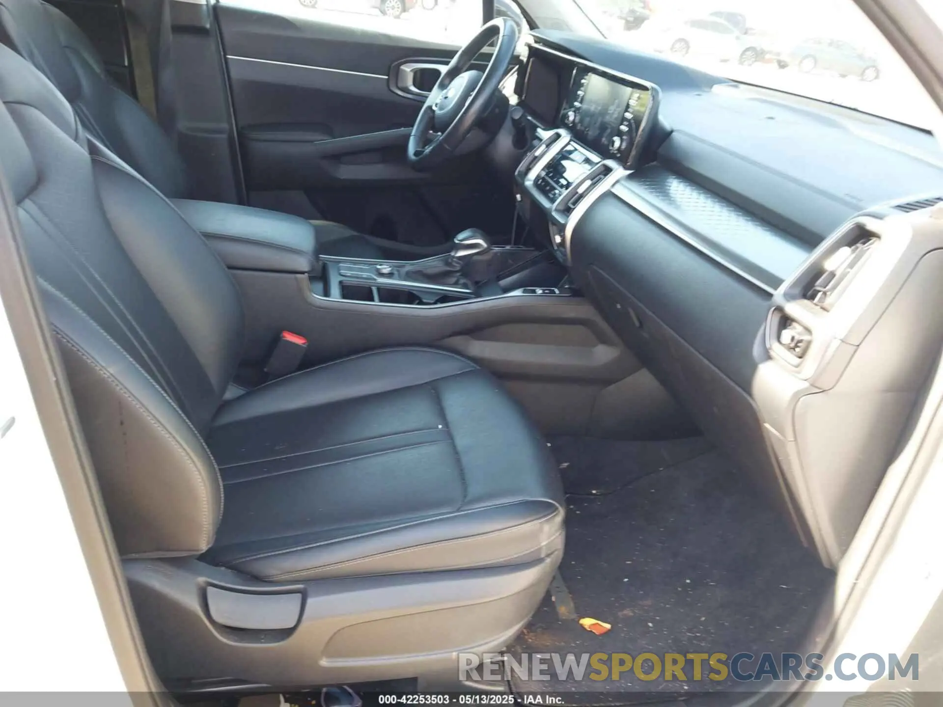 5 Photograph of a damaged car 5XYRL4LC1MG002786 KIA SORENTO 2021