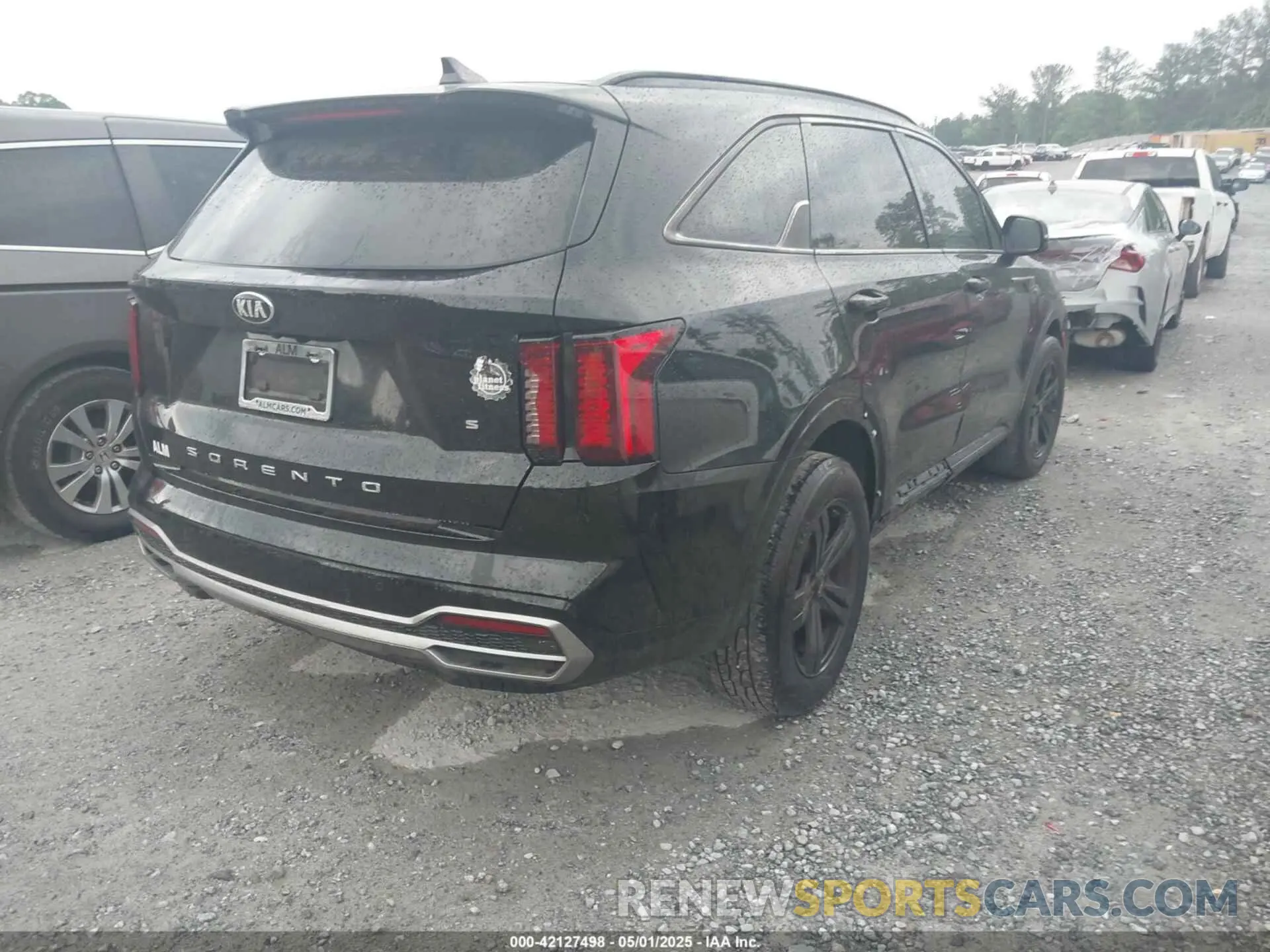 4 Photograph of a damaged car 5XYRL4LC1MG046335 KIA SORENTO 2021