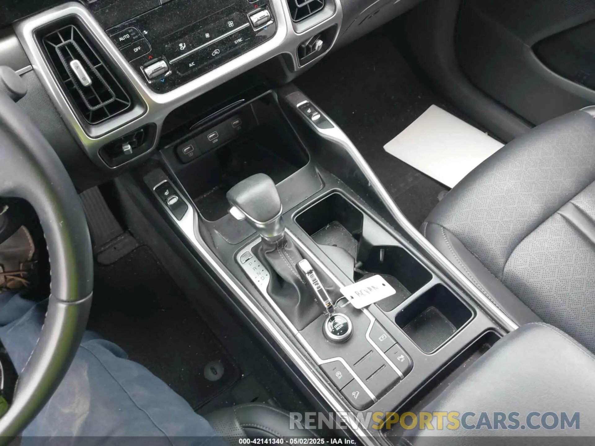 11 Photograph of a damaged car 5XYRL4LC1MG066939 KIA SORENTO 2021