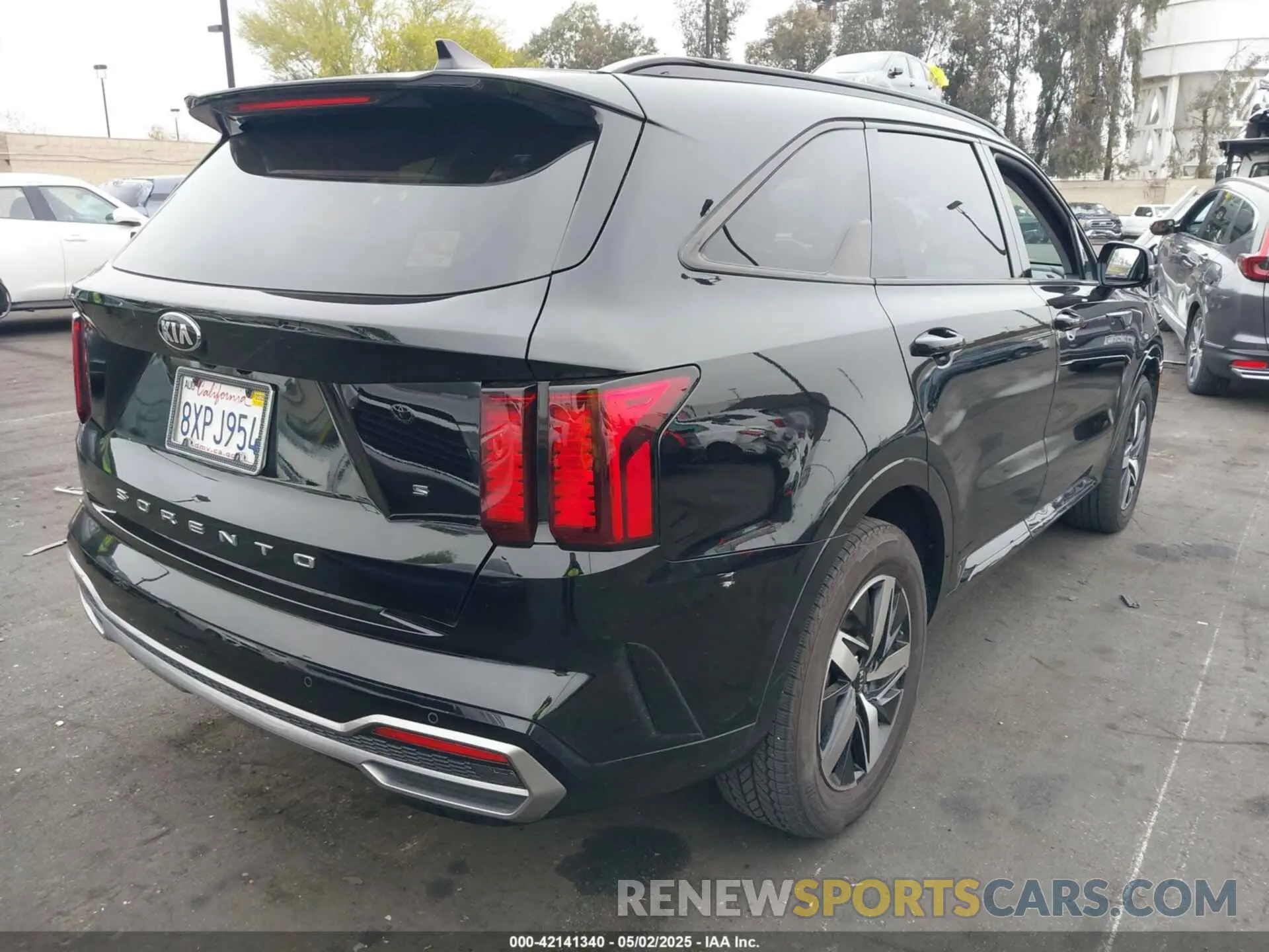 4 Photograph of a damaged car 5XYRL4LC1MG066939 KIA SORENTO 2021