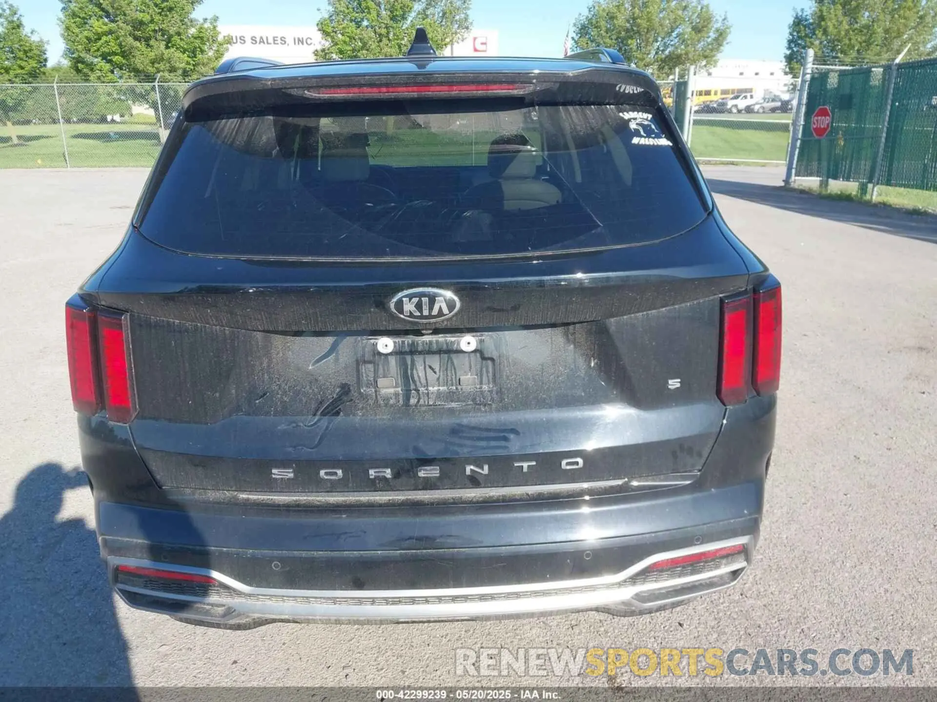 17 Photograph of a damaged car 5XYRL4LC1MG071493 KIA SORENTO 2021