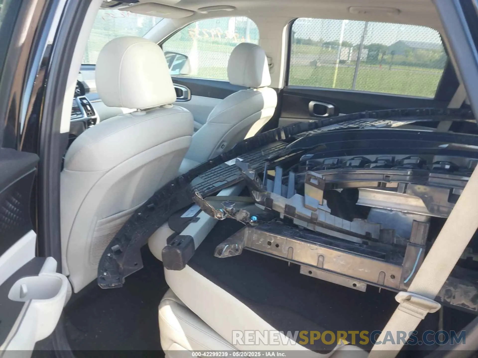 18 Photograph of a damaged car 5XYRL4LC1MG071493 KIA SORENTO 2021