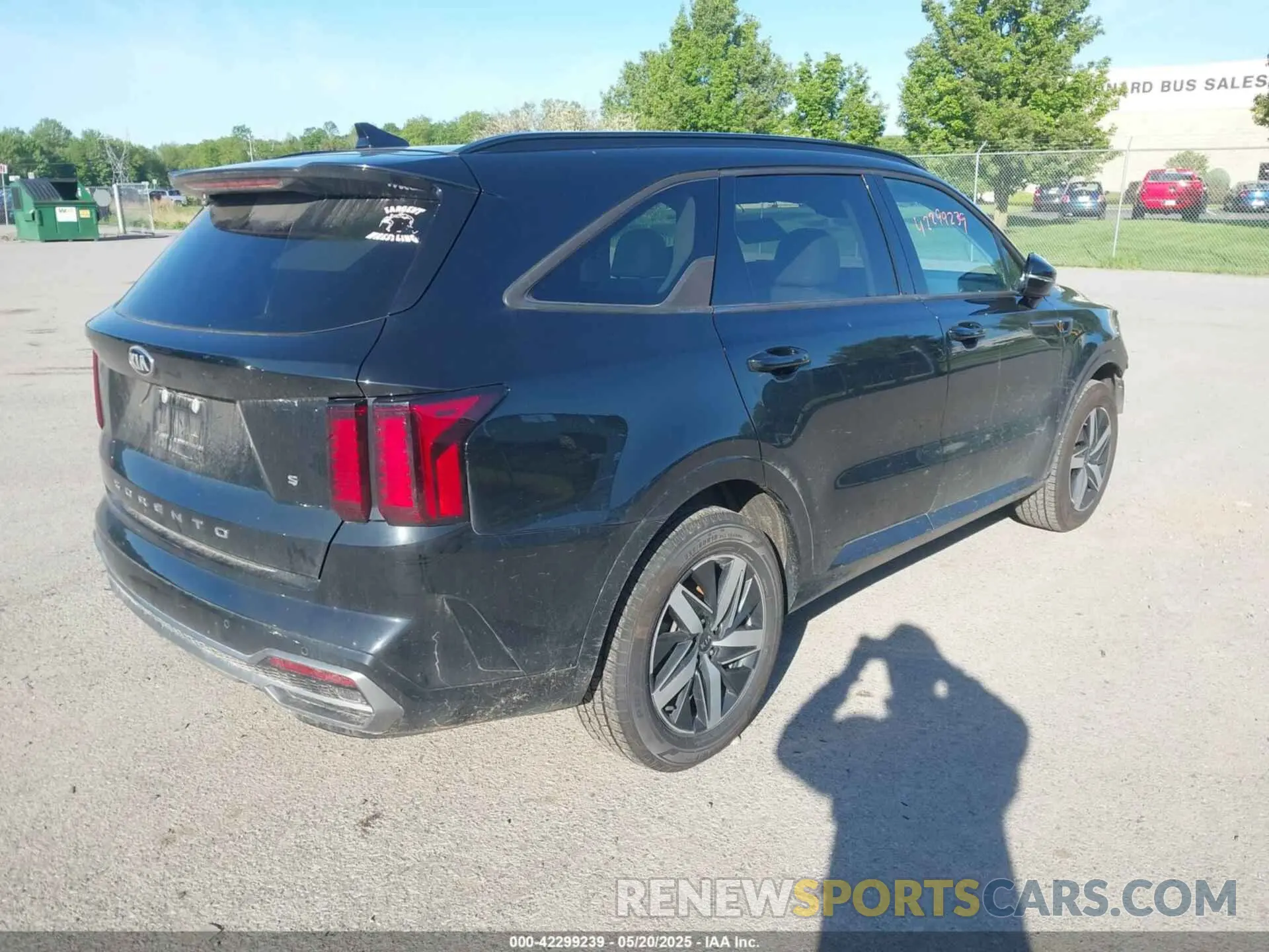 4 Photograph of a damaged car 5XYRL4LC1MG071493 KIA SORENTO 2021
