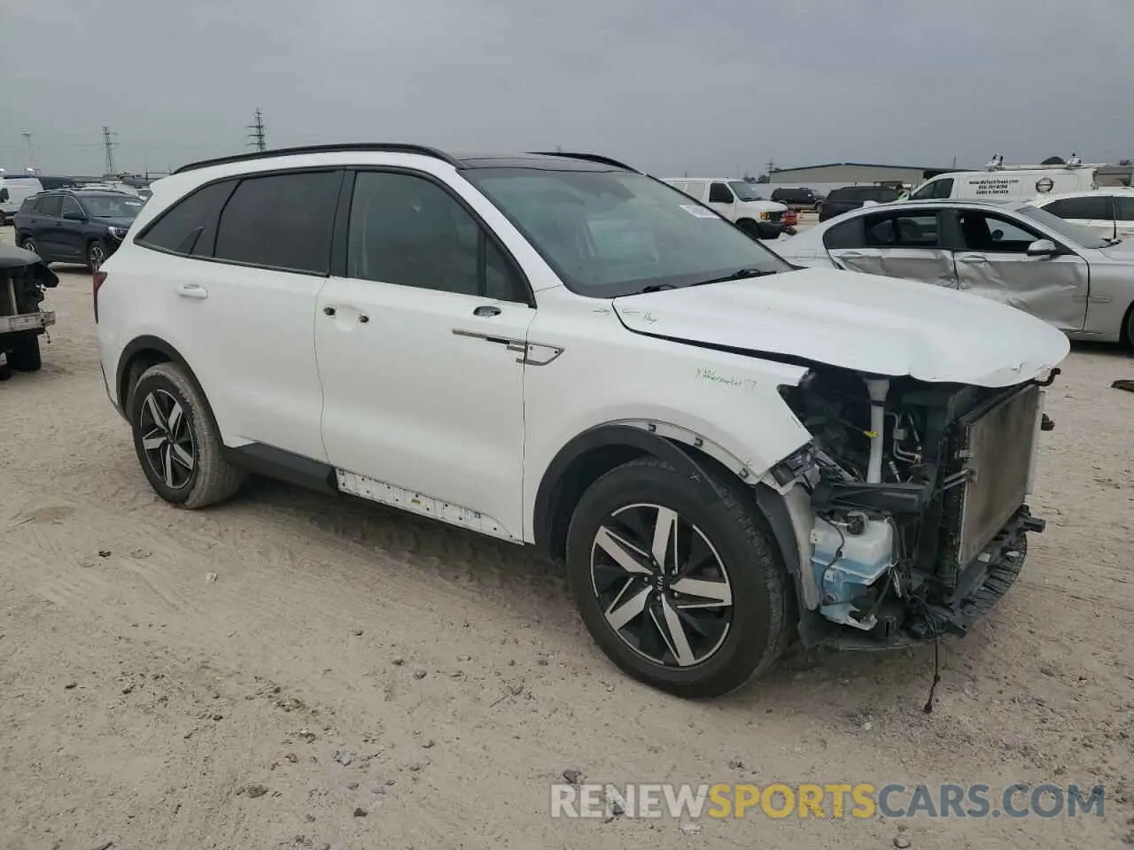 4 Photograph of a damaged car 5XYRL4LC2MG008385 KIA SORENTO 2021