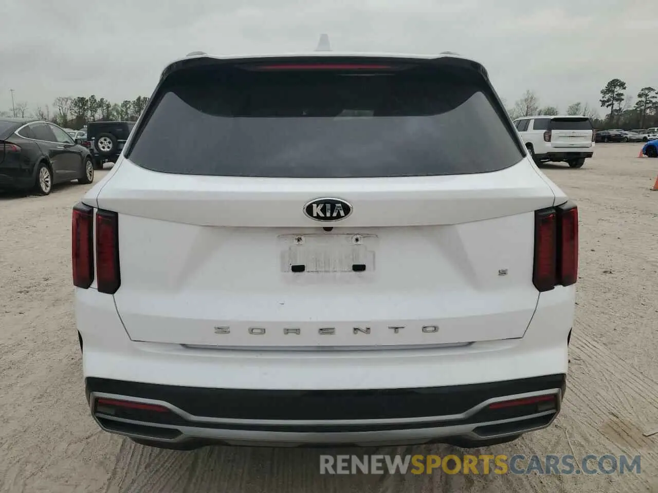 6 Photograph of a damaged car 5XYRL4LC2MG008385 KIA SORENTO 2021