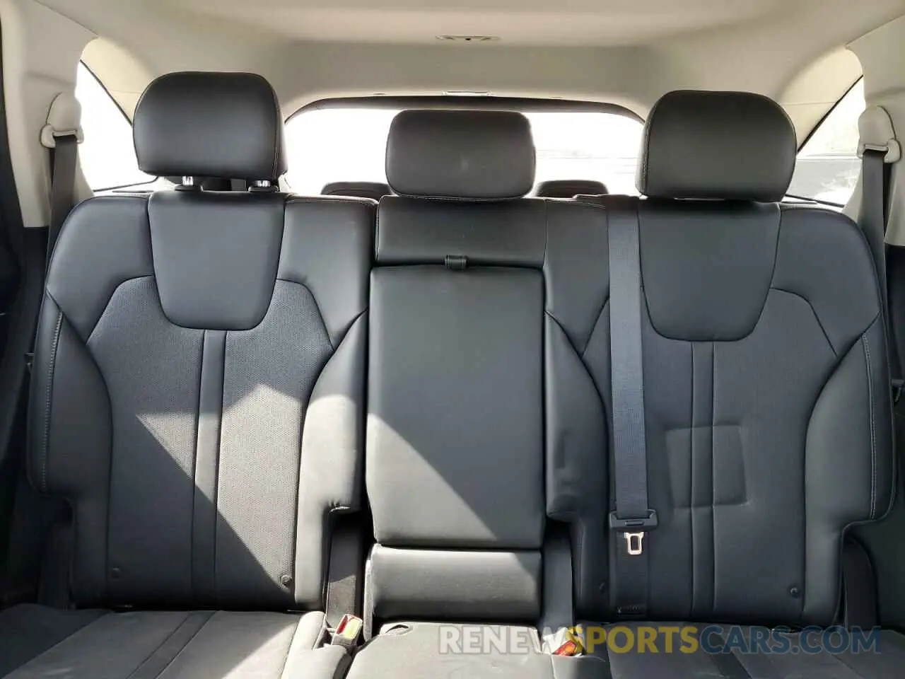 10 Photograph of a damaged car 5XYRL4LC2MG017510 KIA SORENTO 2021