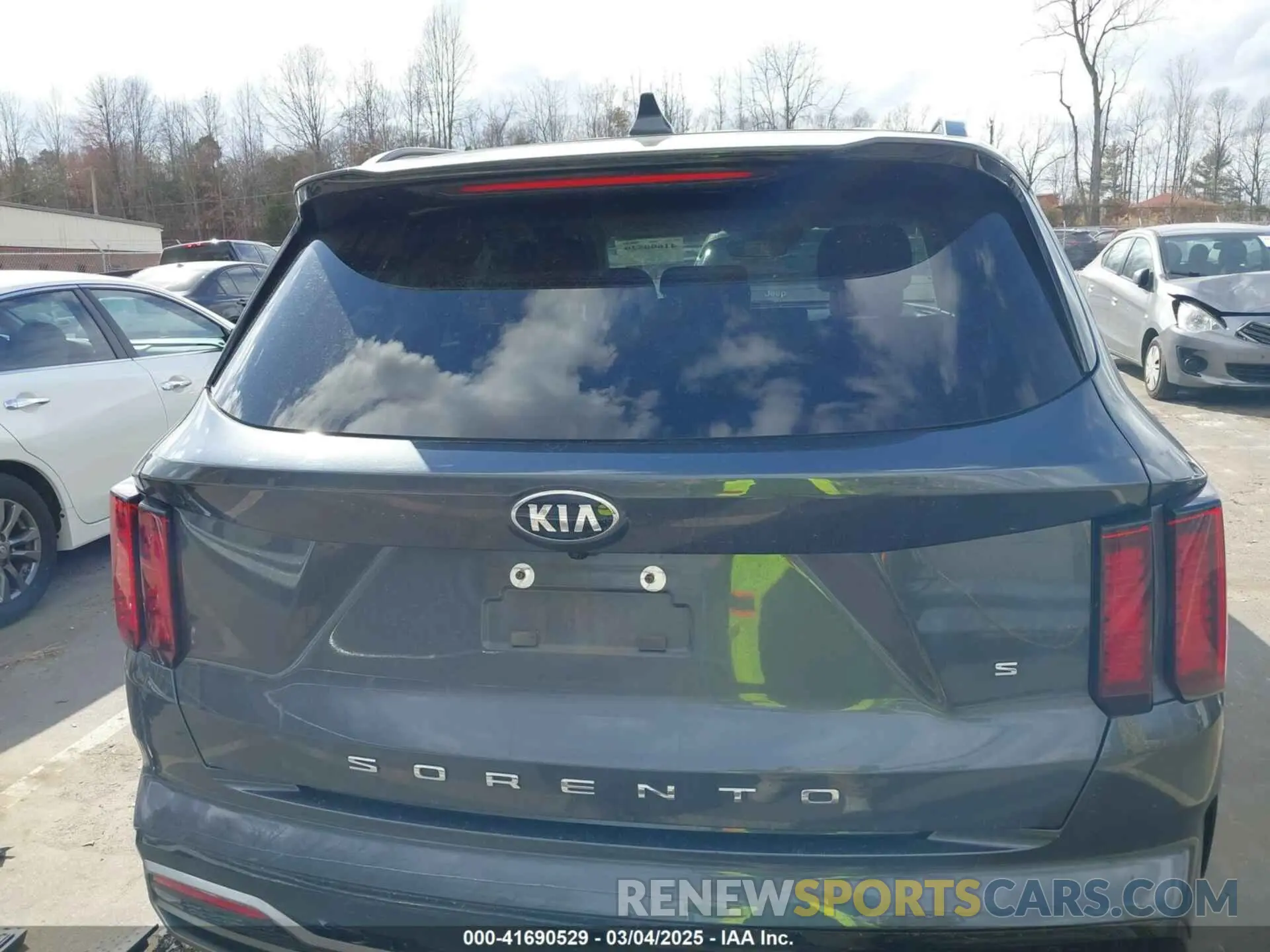 16 Photograph of a damaged car 5XYRL4LC3MG008296 KIA SORENTO 2021