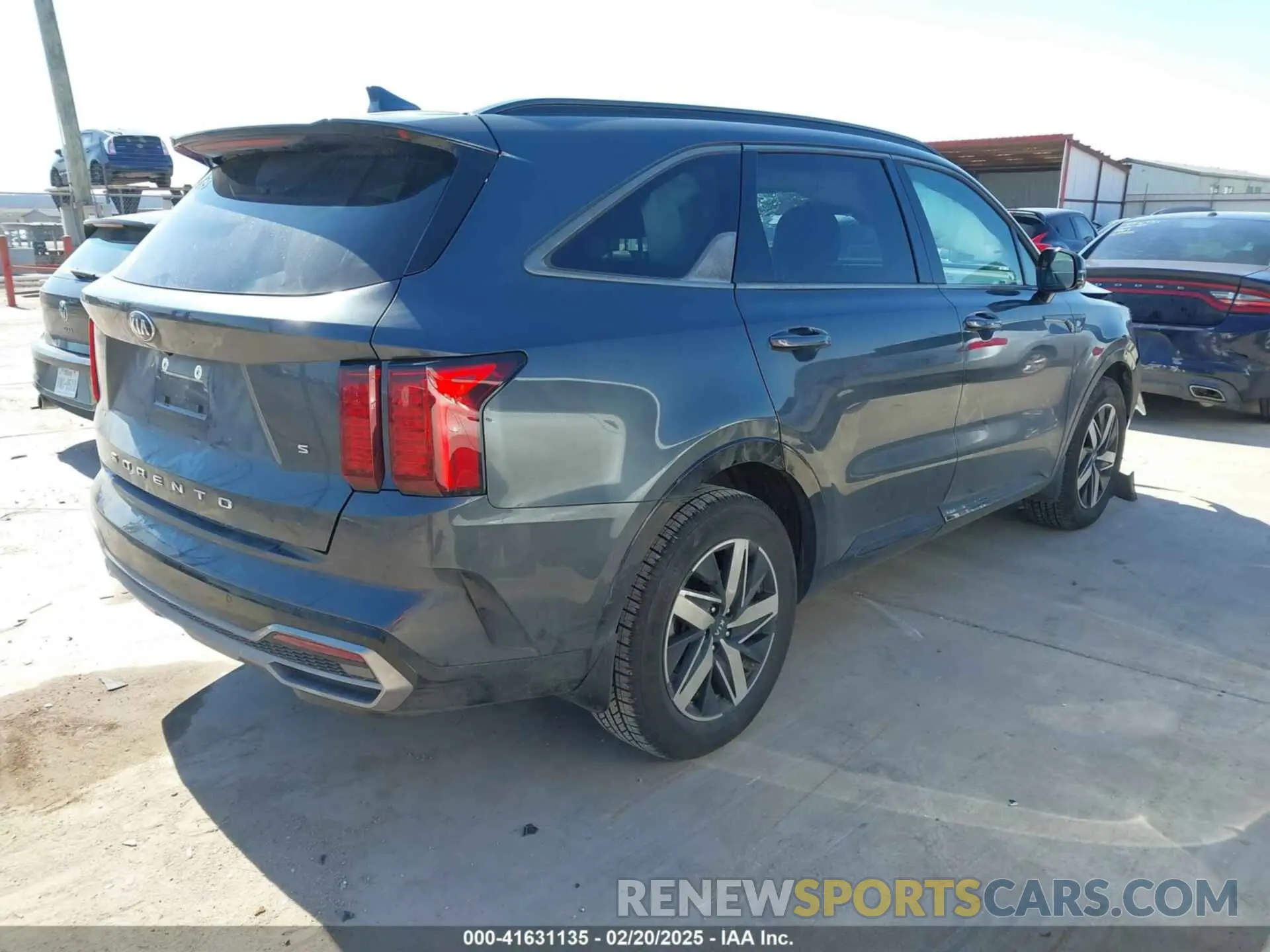 4 Photograph of a damaged car 5XYRL4LC4MG045731 KIA SORENTO 2021